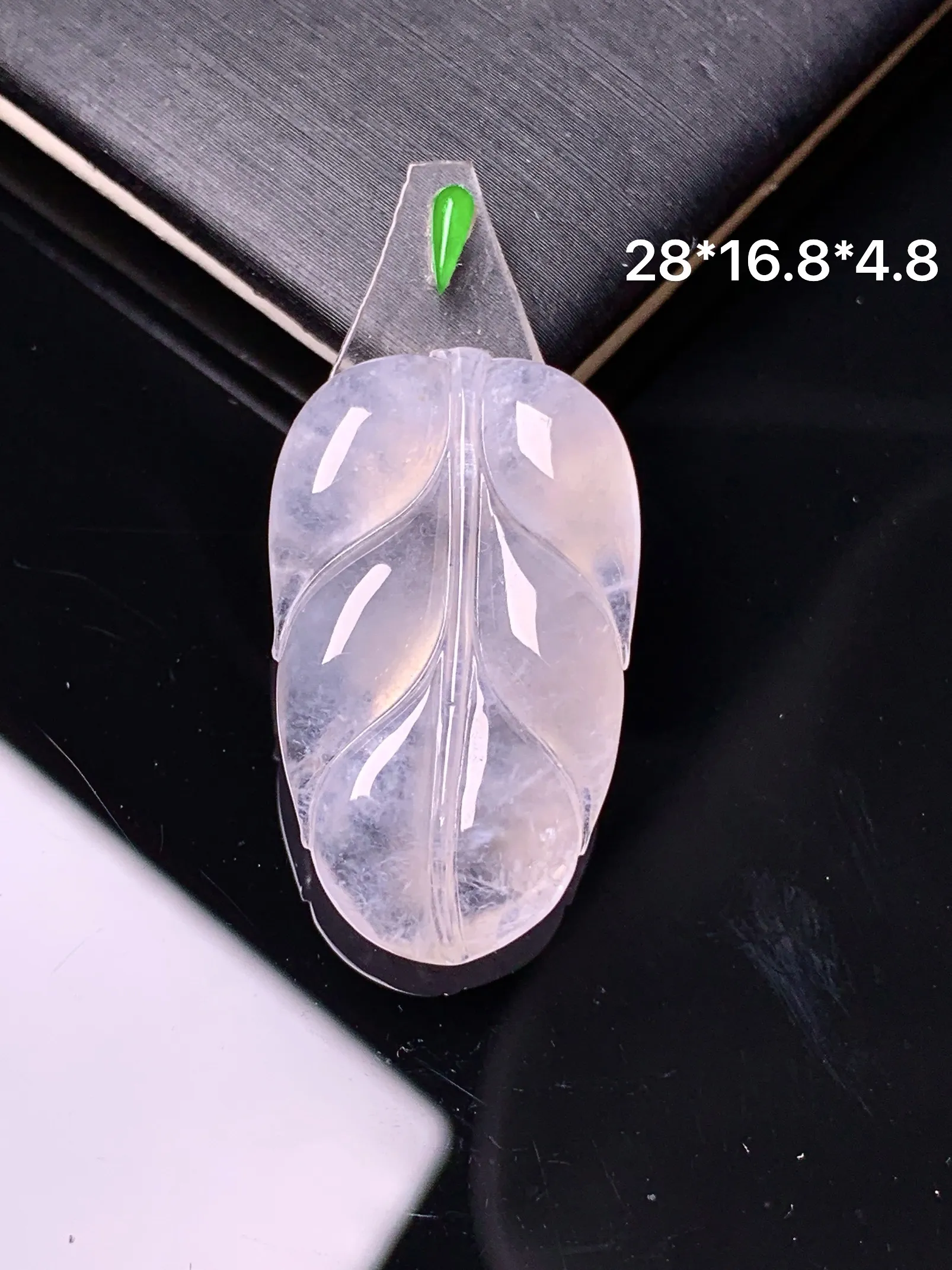 镶嵌款 冰种树叶吊坠 玉质细腻 色泽艳丽清新 整体尺寸28*16.8*4.8