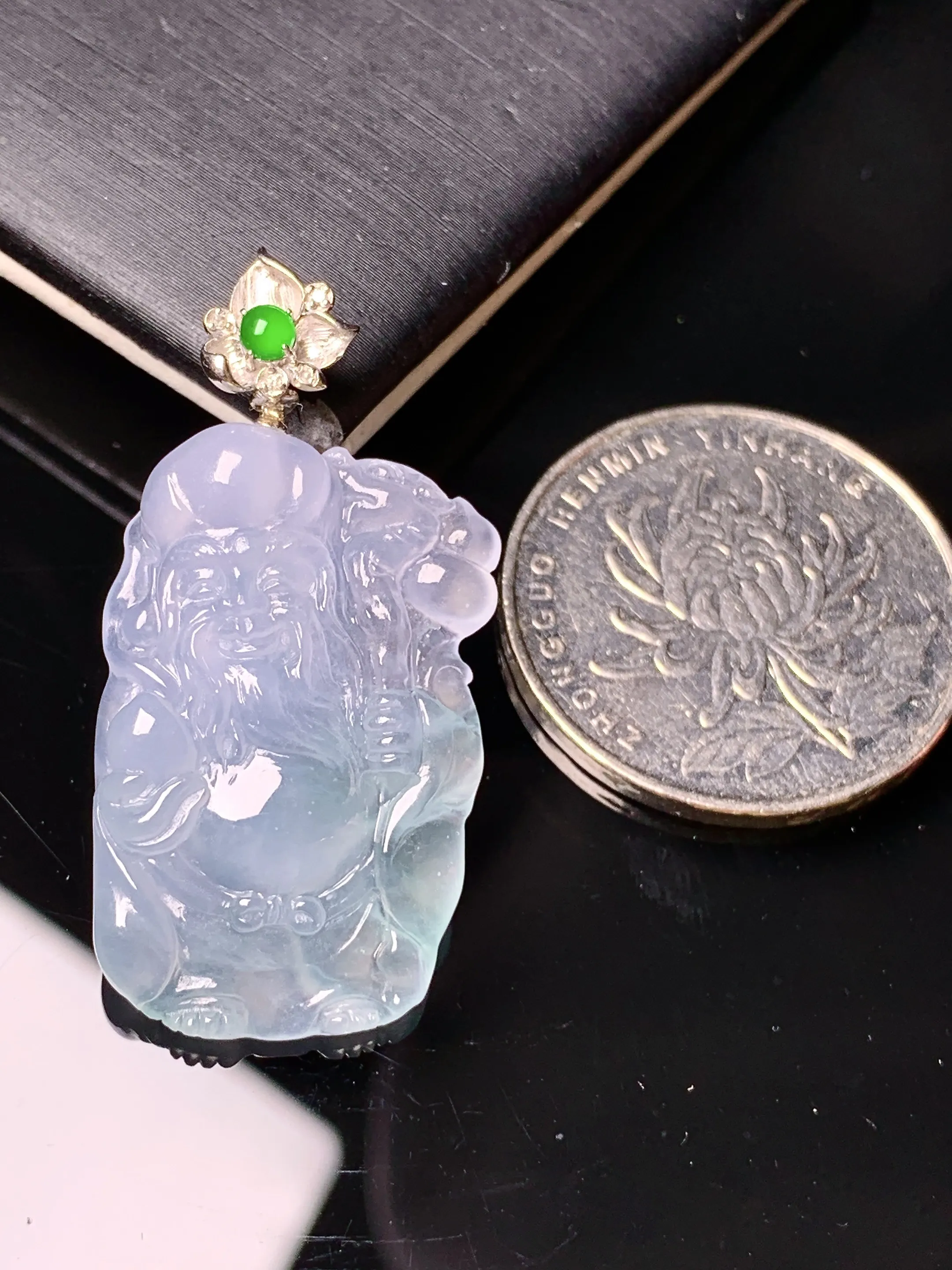 18k金钻镶嵌冰种寿星公吊坠 玉质细腻 色泽艳丽清新 整体尺寸37.8*18.5*5