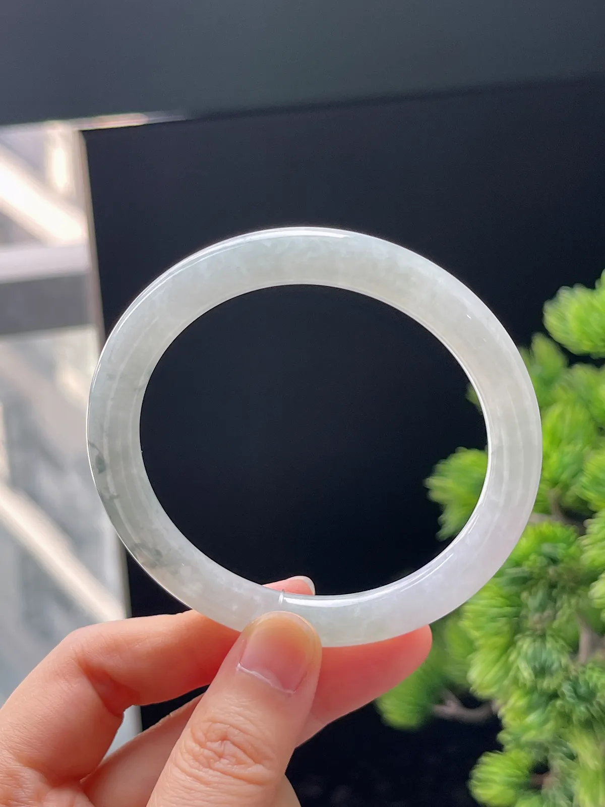 圆镯56圈口，翡翠糯化种白色手镯