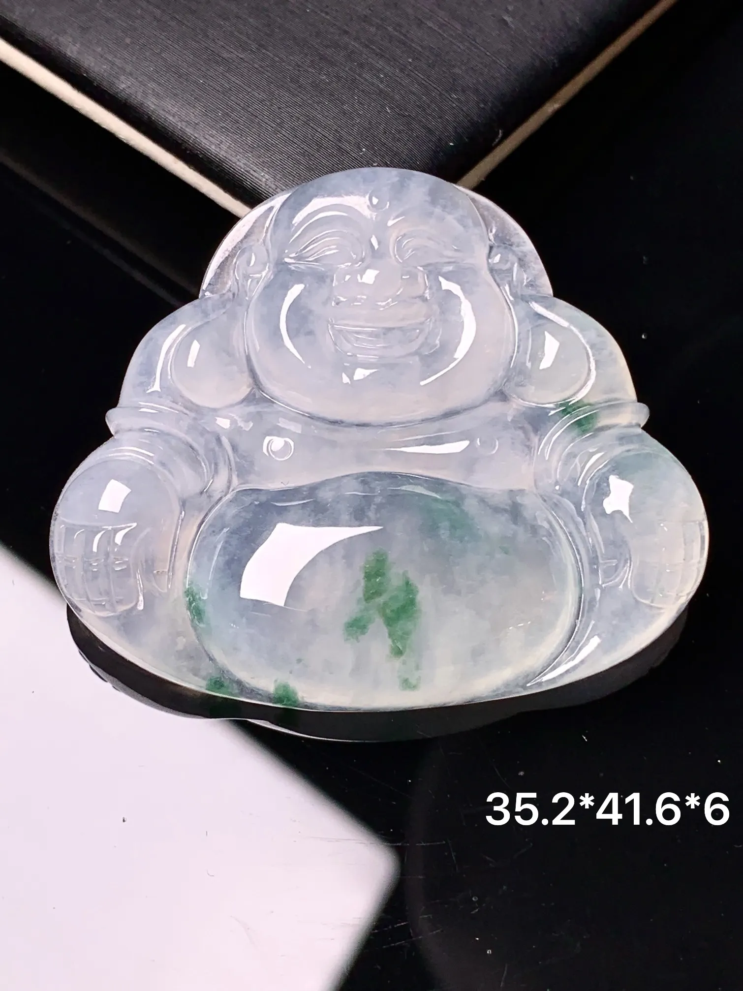 冰种飘绿佛公吊坠 玉质细腻 色泽艳丽清新 整体尺寸35.2*41.6*6