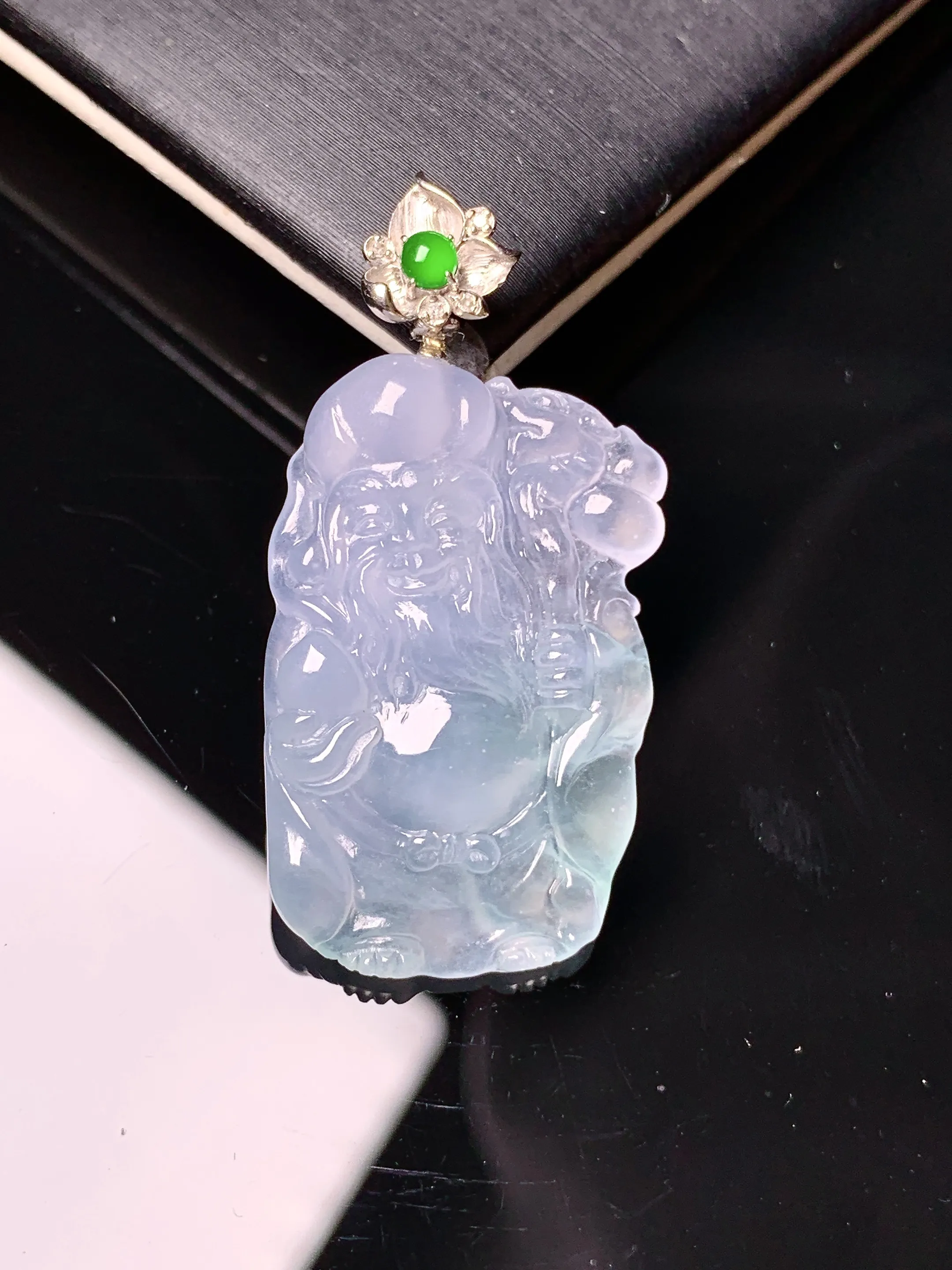 18k金钻镶嵌冰种寿星公吊坠 玉质细腻 色泽艳丽清新 整体尺寸37.8*18.5*5
