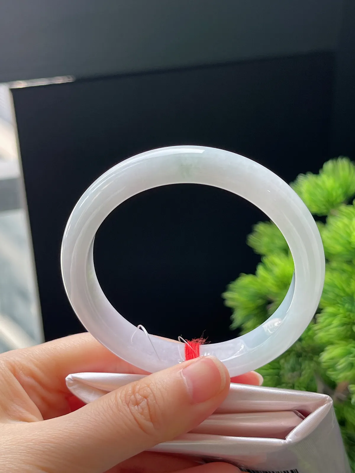 正圈56圈口，翡翠糯化种飘绿手镯