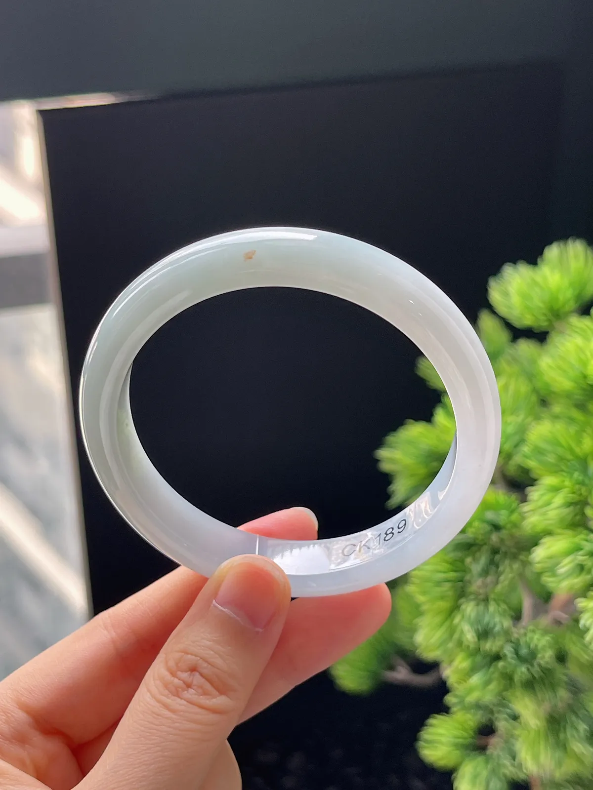 正圈57.1圈口，翡翠糯化种白色手镯