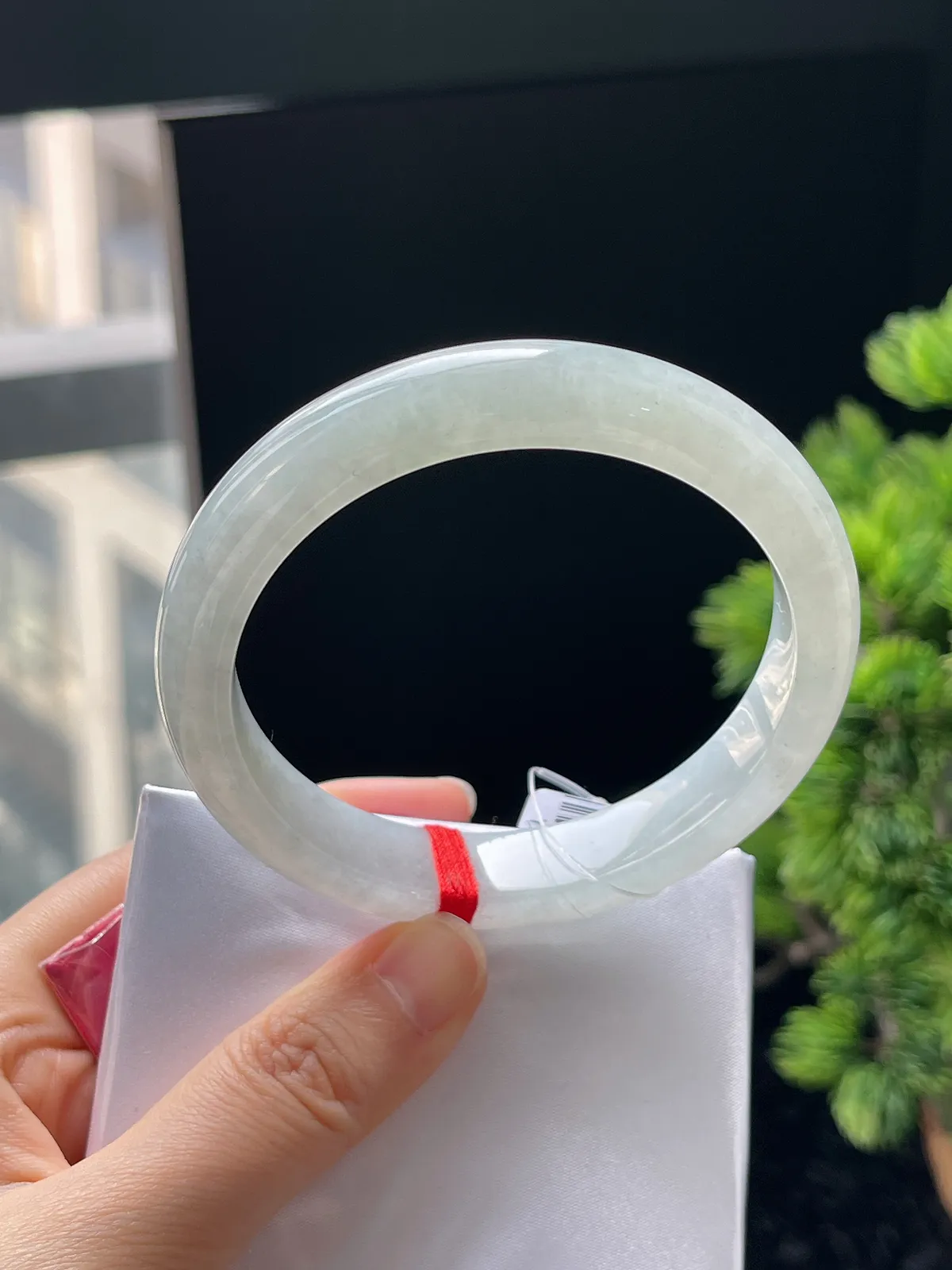 正圈58.9圈口，翡翠冰糯种浅绿色手镯