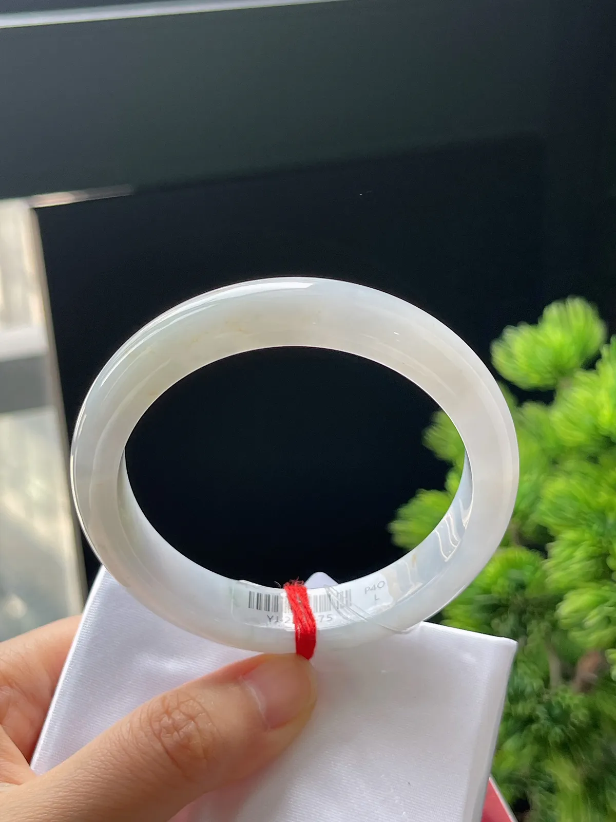 正圈56圈口，翡翠冰糯种浅绿色砂金手镯