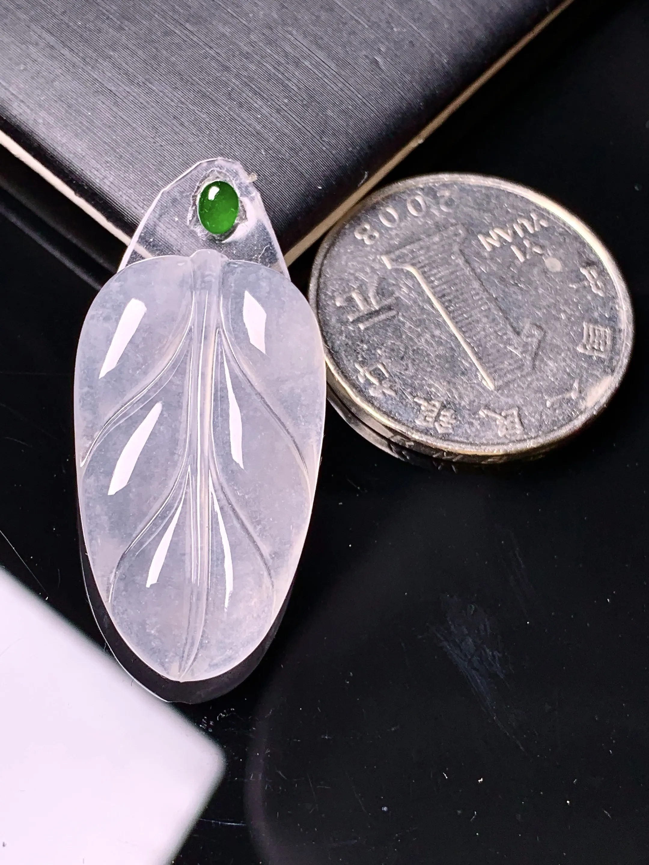 镶嵌款 冰种树叶吊坠 玉质细腻 色泽艳丽清新 整体尺寸29.8*17.2*4.2