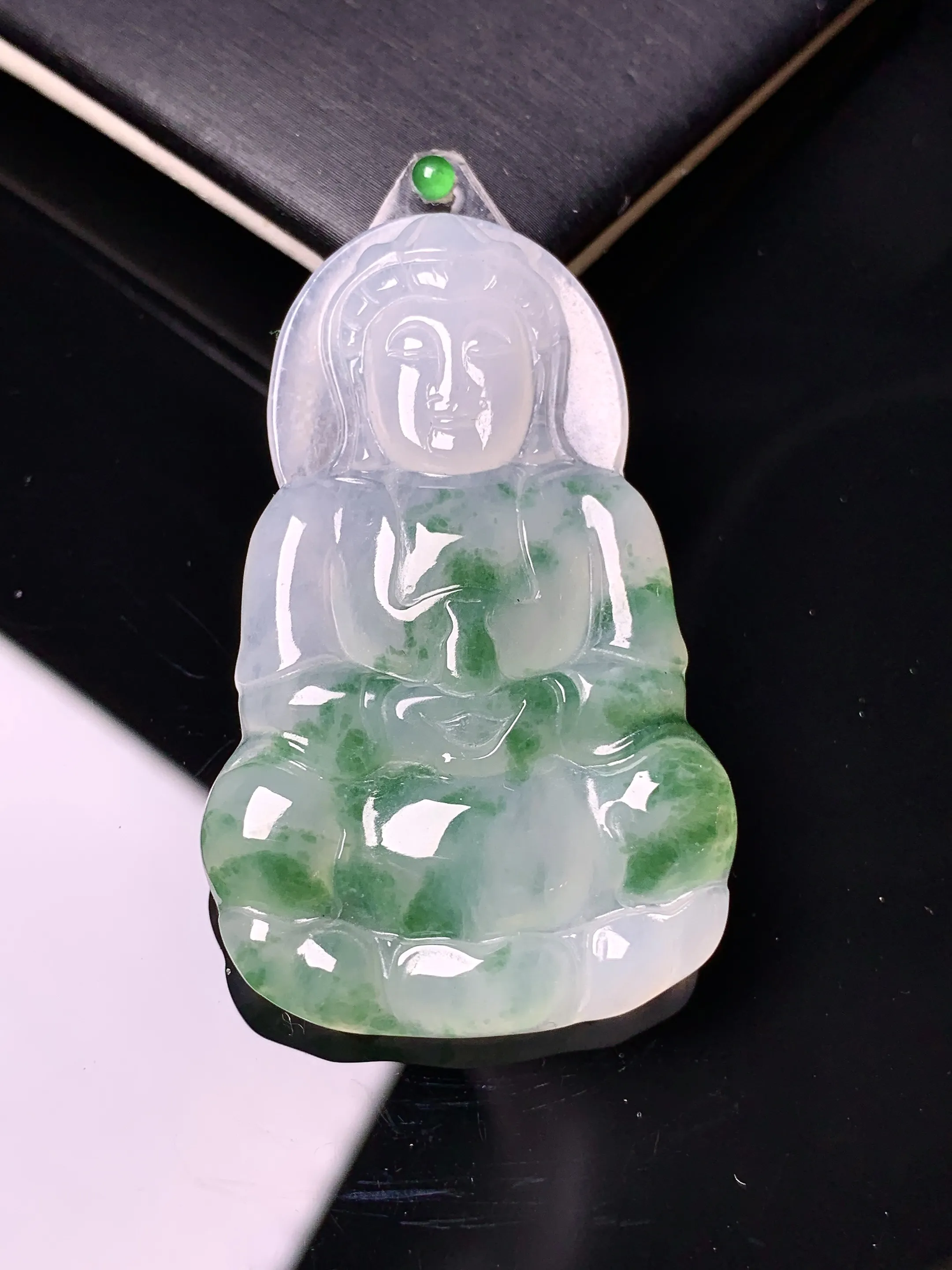 镶嵌款 冰种飘绿观音菩萨吊坠 玉质细腻 色泽艳丽清新 整体尺寸46.5*28.8*4.2