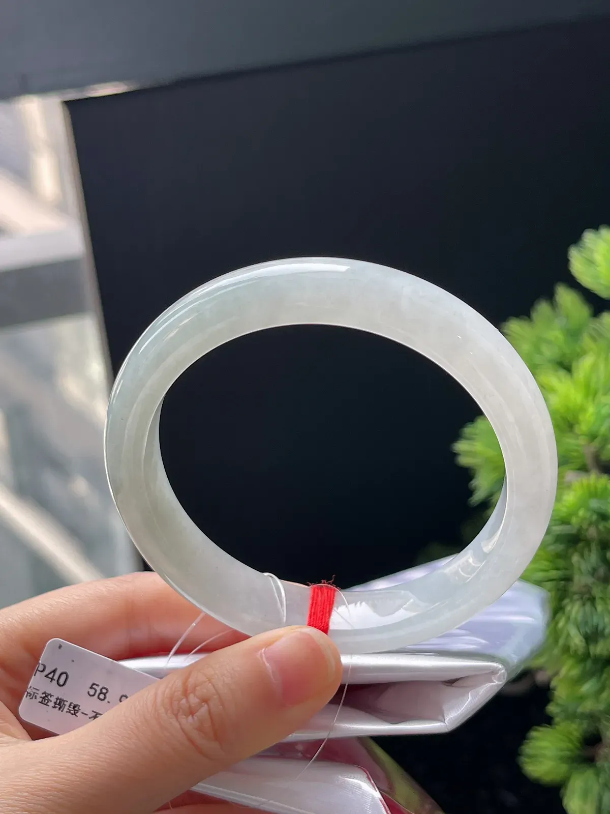 正圈58.9圈口，翡翠冰糯种浅绿色手镯