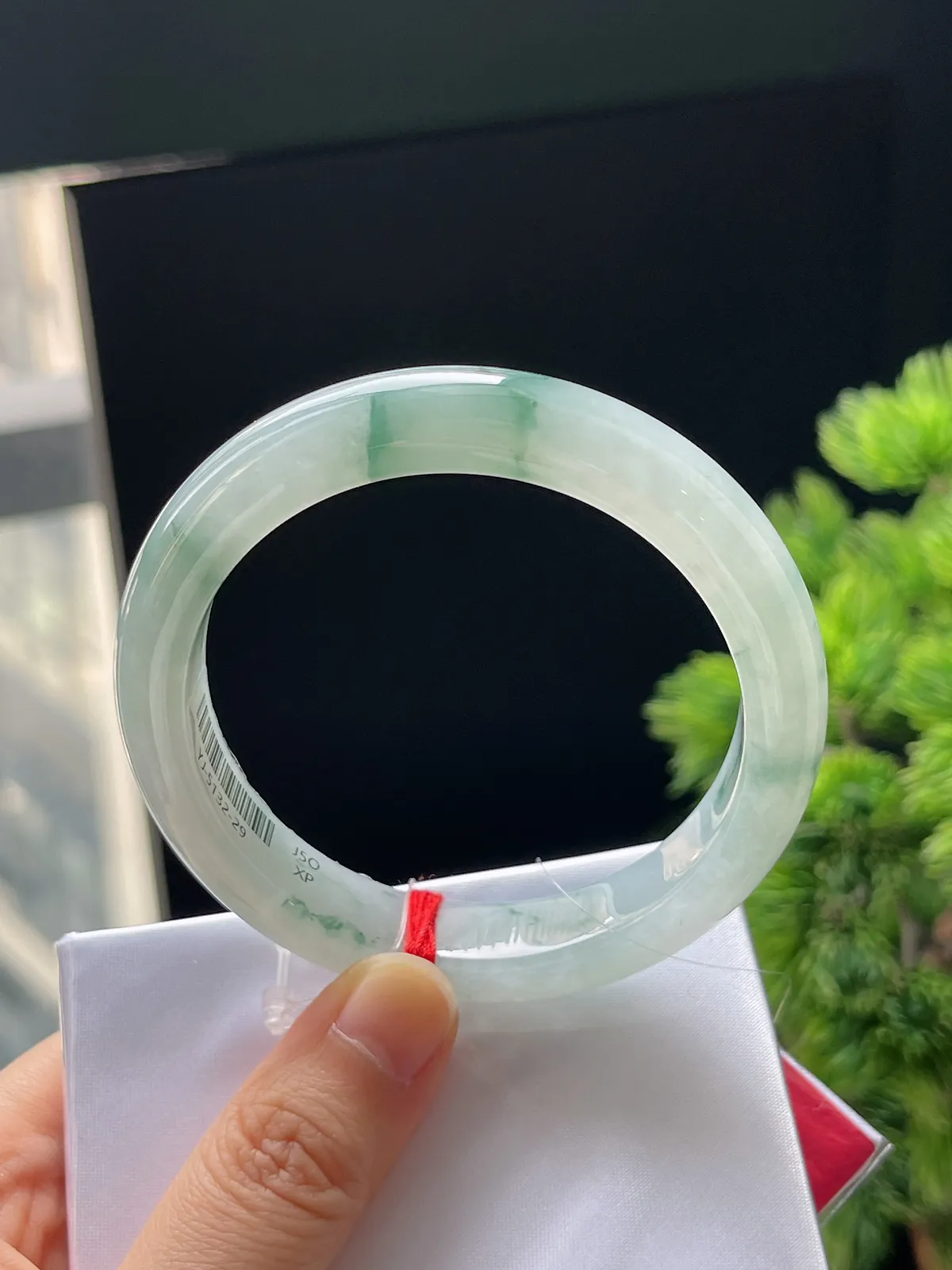 正圈56圈口，翡翠冰糯种飘绿手镯