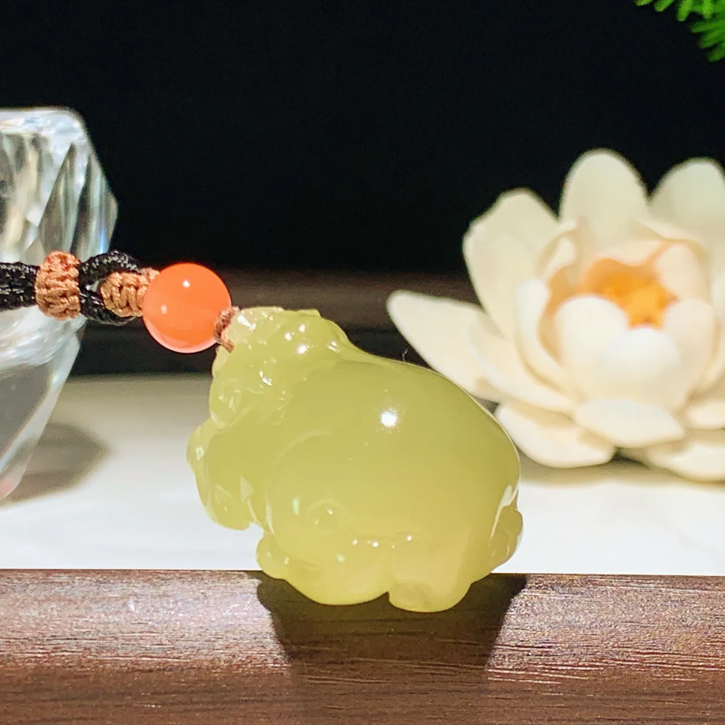 新疆和田玉若羌黄口料猫眼招财进宝貔貅挂件。尺寸30/22/17重21克。玉质细腻油润。手推出油。佩戴高端典雅。lt260206