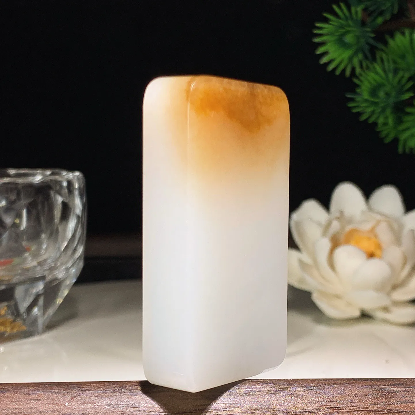 新疆和田玉白玉且末糖羊脂平安无事挂件 尺寸54/30/11重52.7克。玉质细腻油润。手推出油。佩戴高端典雅。lt260207