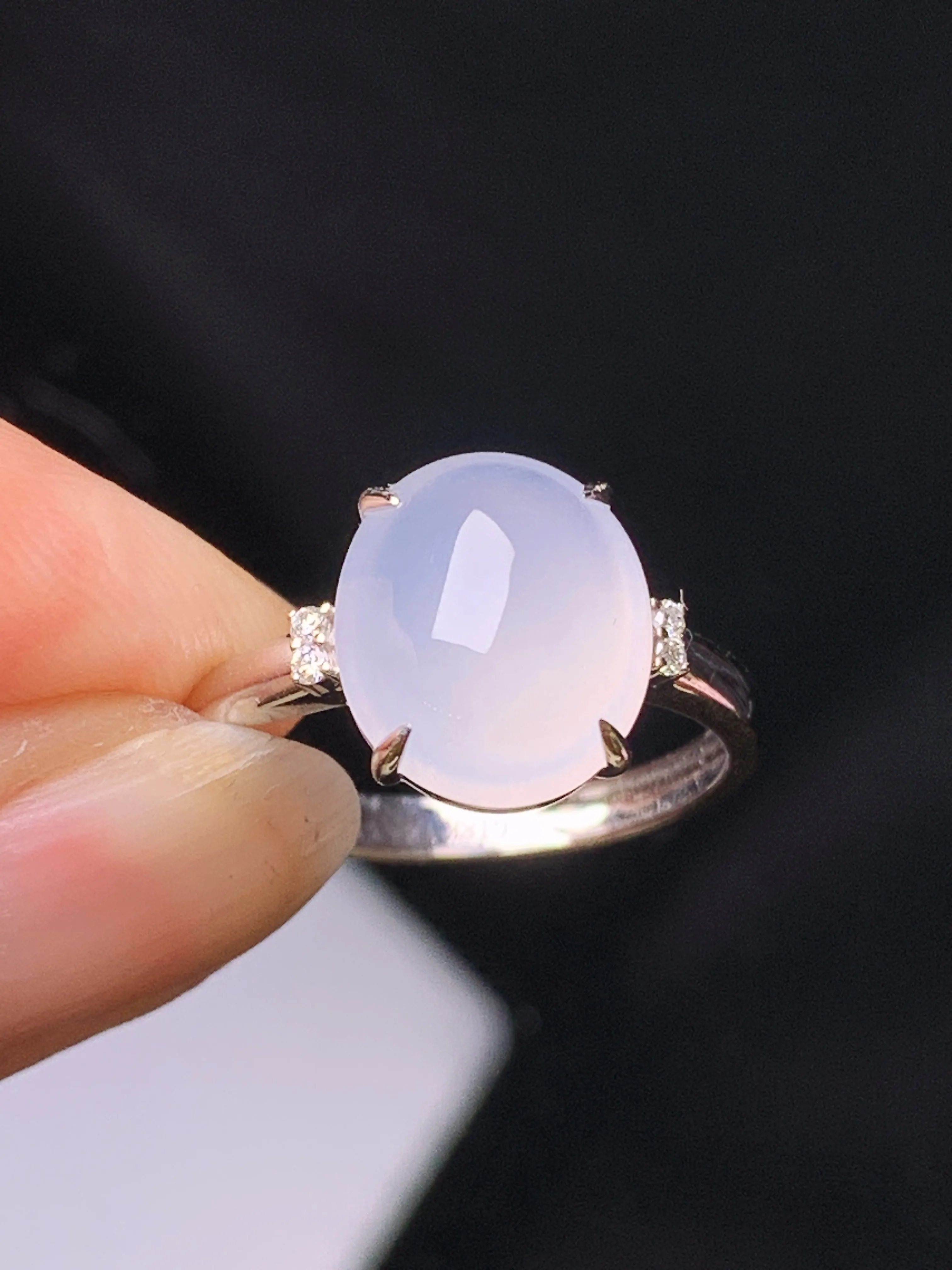 18k金钻镶嵌冰种蛋面戒指 玉质细腻 色泽艳丽清新 圈口14 整体尺寸11.5*9.6*6.3