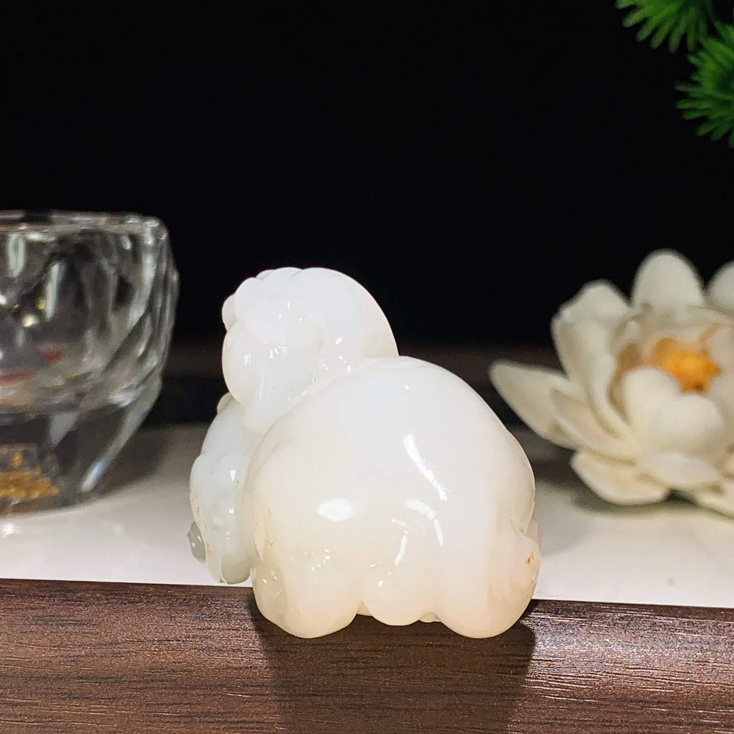 新疆和田玉白玉羊脂白招财进宝貔貅挂件 尺寸49/28/33重58.4克。玉质细腻油润。手推出油。佩戴高端典雅。lt260207