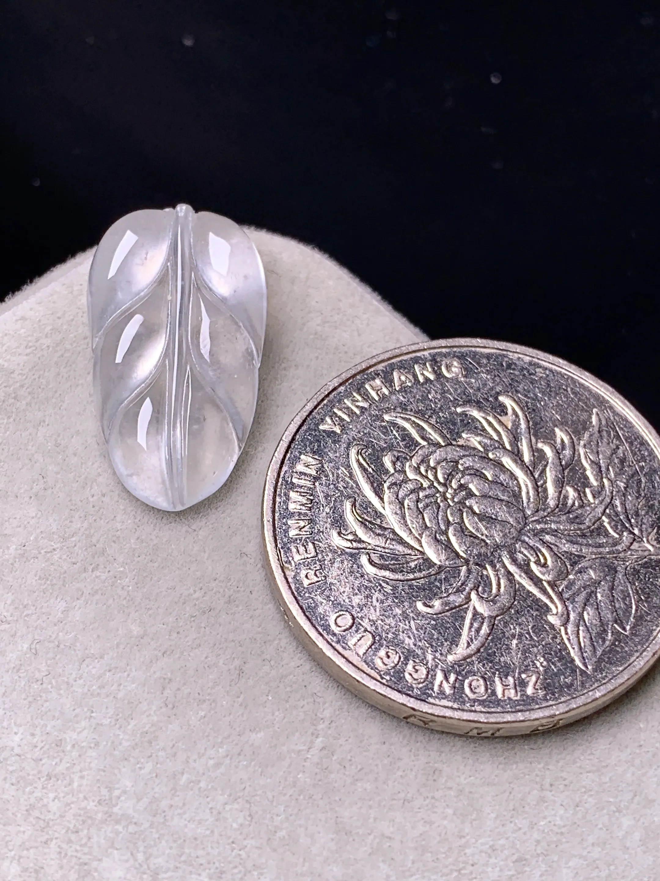 镶嵌款 冰种树叶吊坠 玉质细腻 色泽艳丽清新 整体尺寸19.3*10.7*3.5