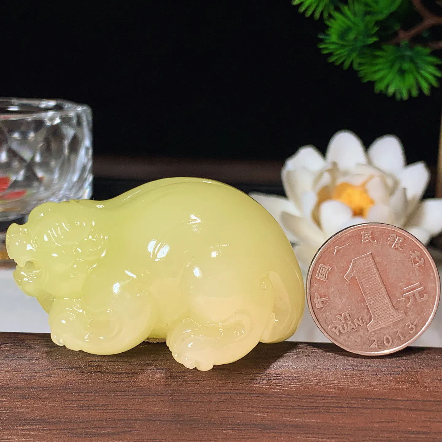 新疆和田玉若羌黄口料招财进宝貔貅把件 尺寸55/36/31重91.4克。玉质细腻油润。手推出油。佩戴高端典雅。lt260207