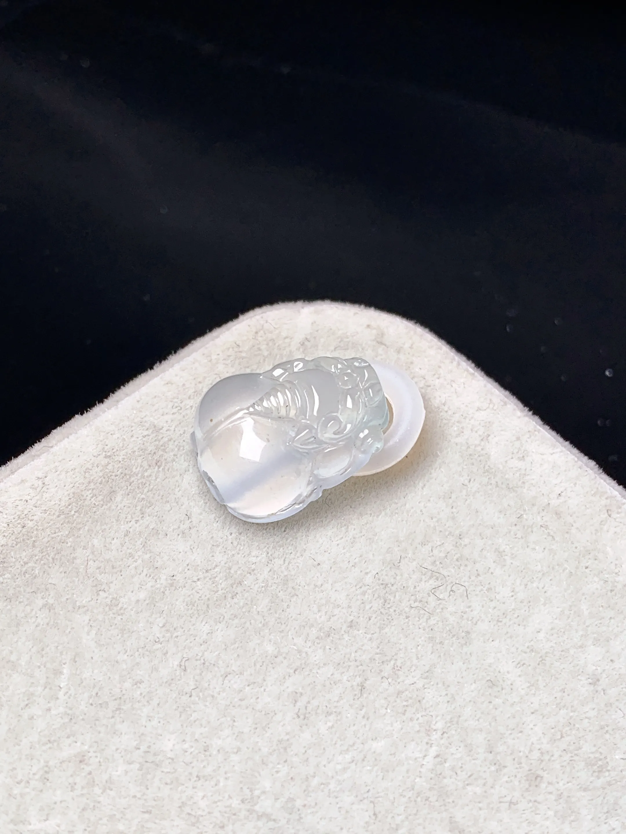 镶嵌款 冰种貔貅吊坠 玉质细腻 色泽艳丽清新 整体尺寸13.6*11.2*5.8