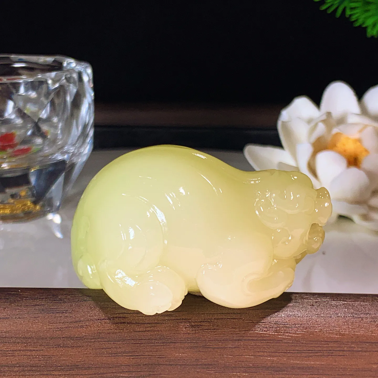 新疆和田玉若羌黄口料招财进宝貔貅把件 尺寸55/36/31重91.4克。玉质细腻油润。手推出油。佩戴高端典雅。lt260207