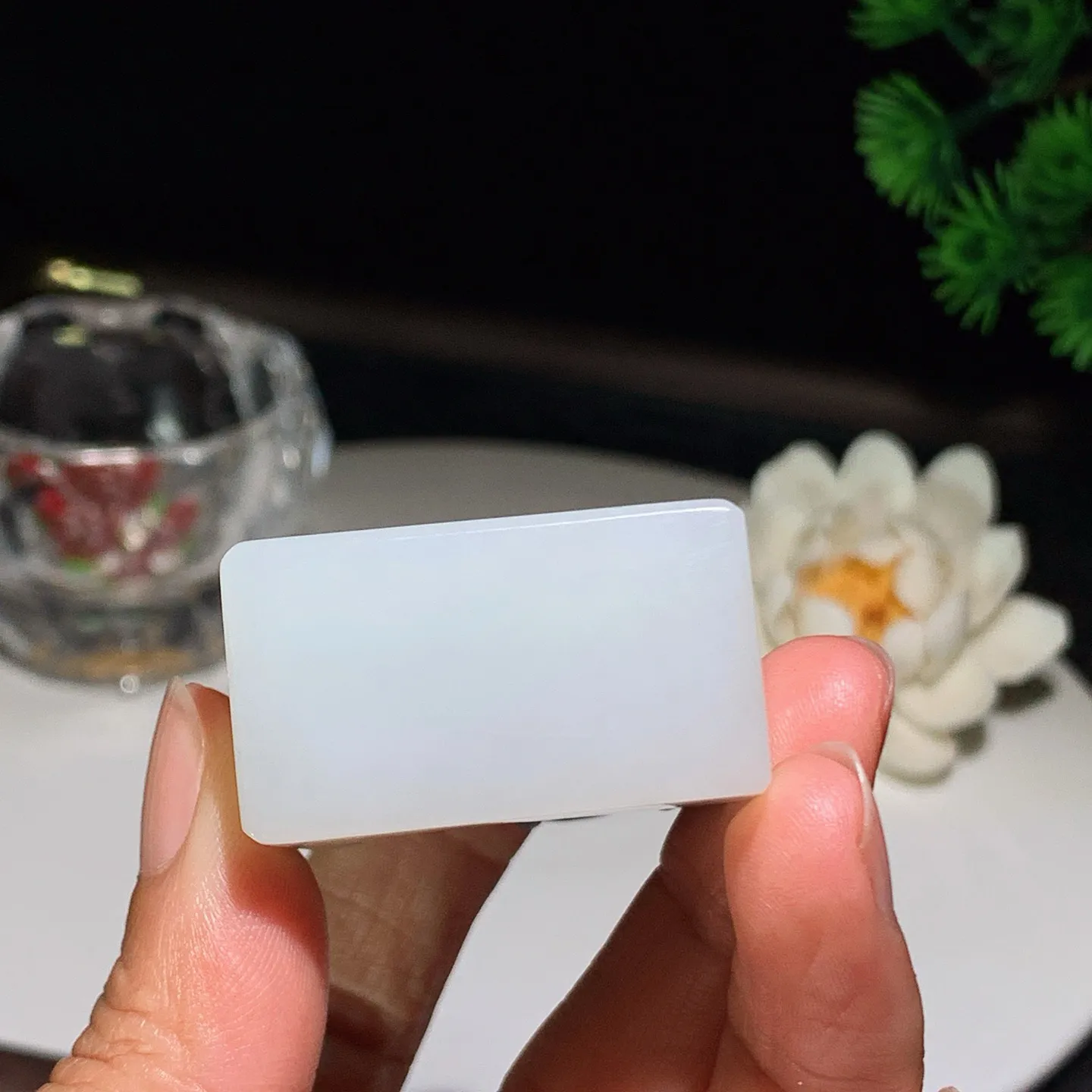 新疆和田玉羊脂白籽料青花龙佑一方印章 尺寸56/36/20重98.5克。玉质细腻油润。手推出油。佩戴高端典雅。lt260207