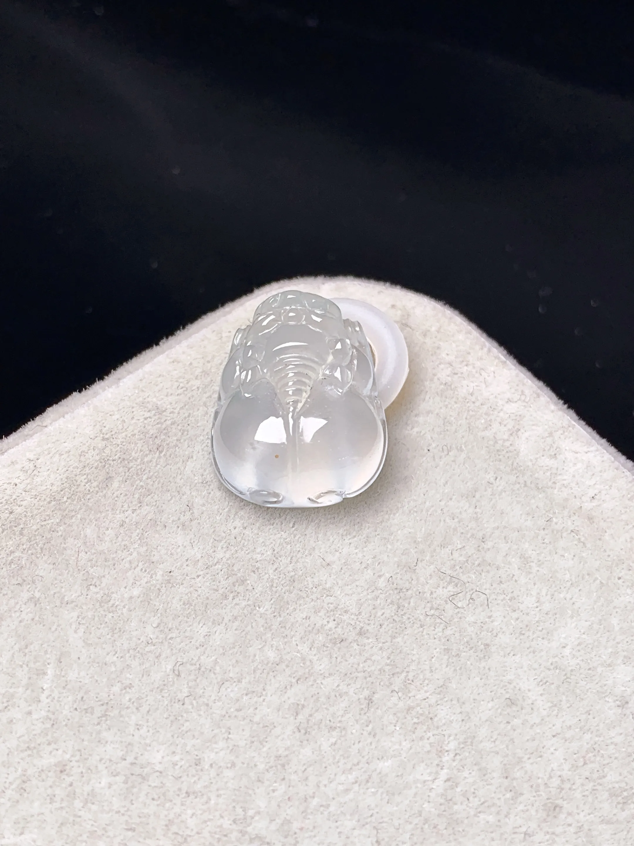 镶嵌款 冰种貔貅吊坠 玉质细腻 色泽艳丽清新 整体尺寸13.6*11.2*5.8