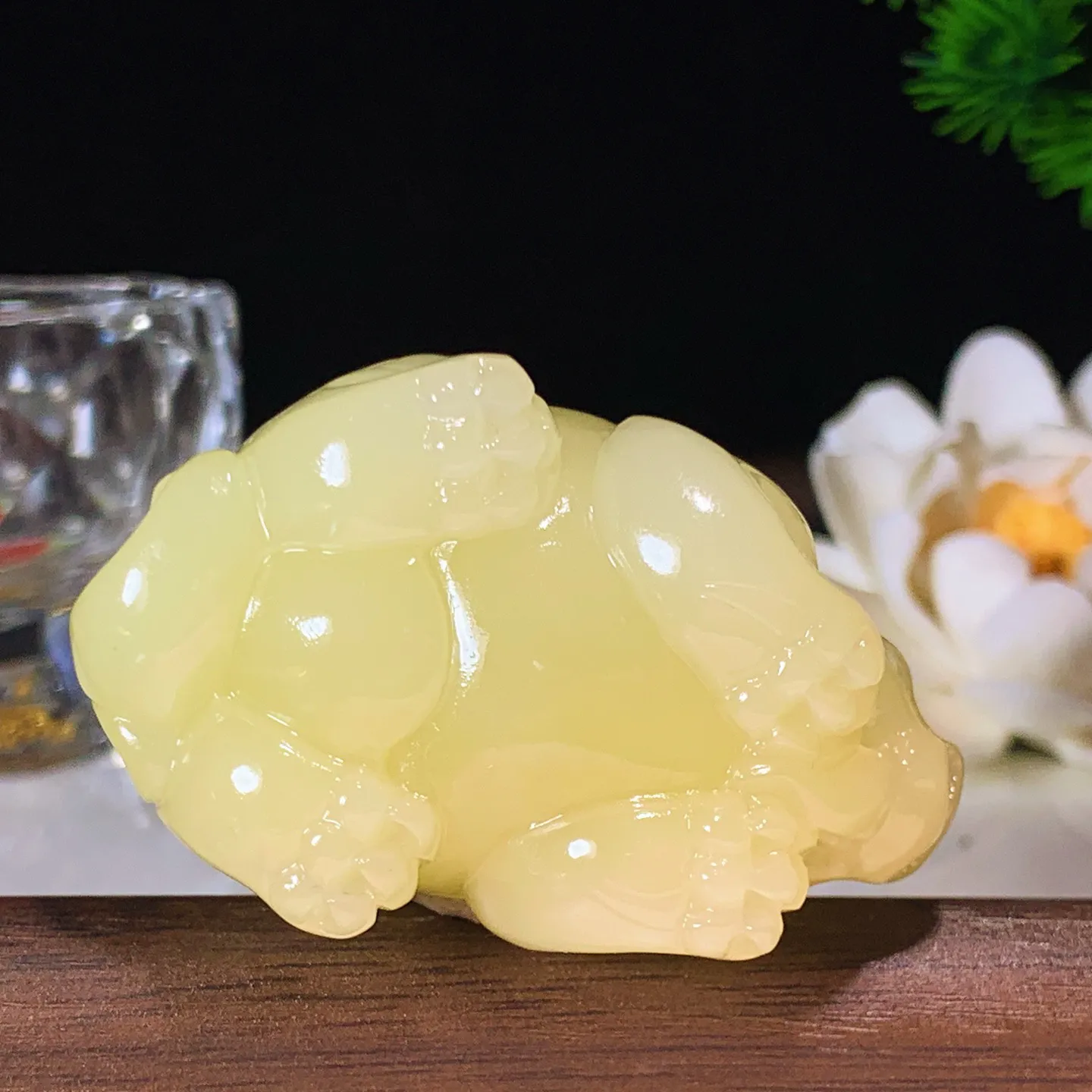 新疆和田玉若羌黄口料招财进宝貔貅把件 尺寸55/36/31重91.4克。玉质细腻油润。手推出油。佩戴高端典雅。lt260207