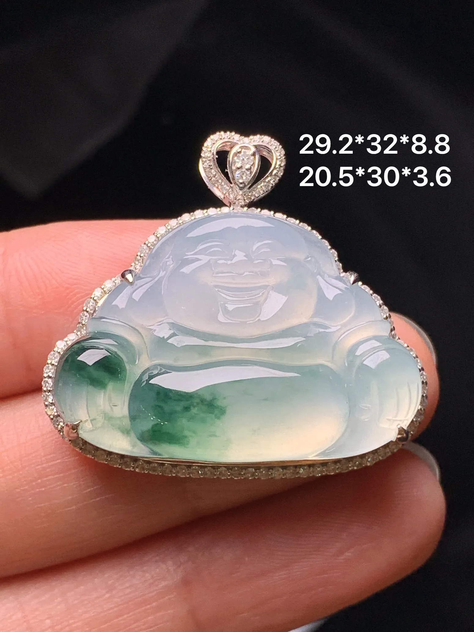 18k金钻镶嵌冰种飘绿佛公吊坠 玉质细腻 色泽艳丽清新 整体尺寸29.2*32*8.8