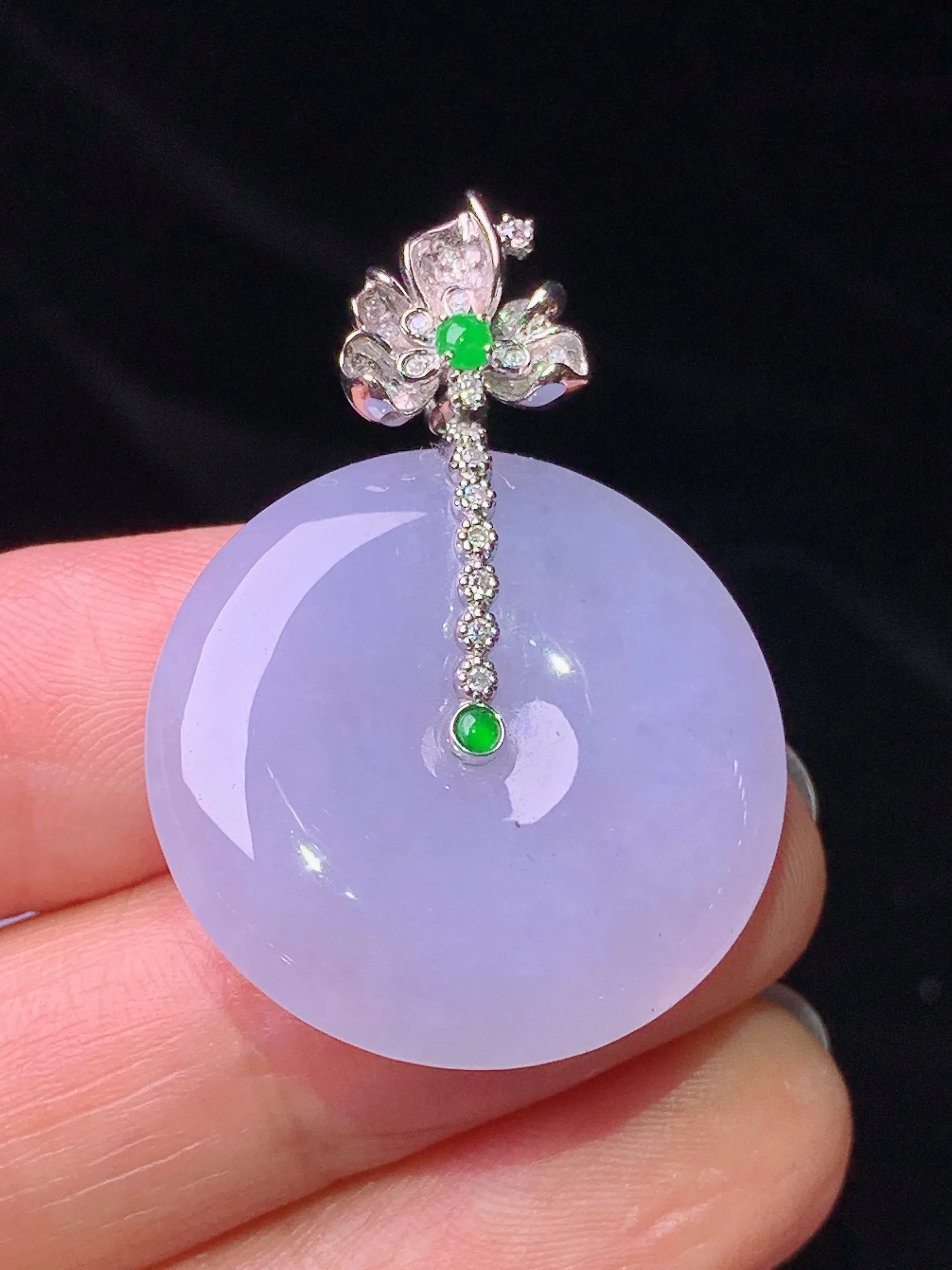 18k金钻镶嵌紫罗兰平安扣吊坠 玉质细腻 色泽艳丽清新 整体尺寸35.5*25.3*5.5