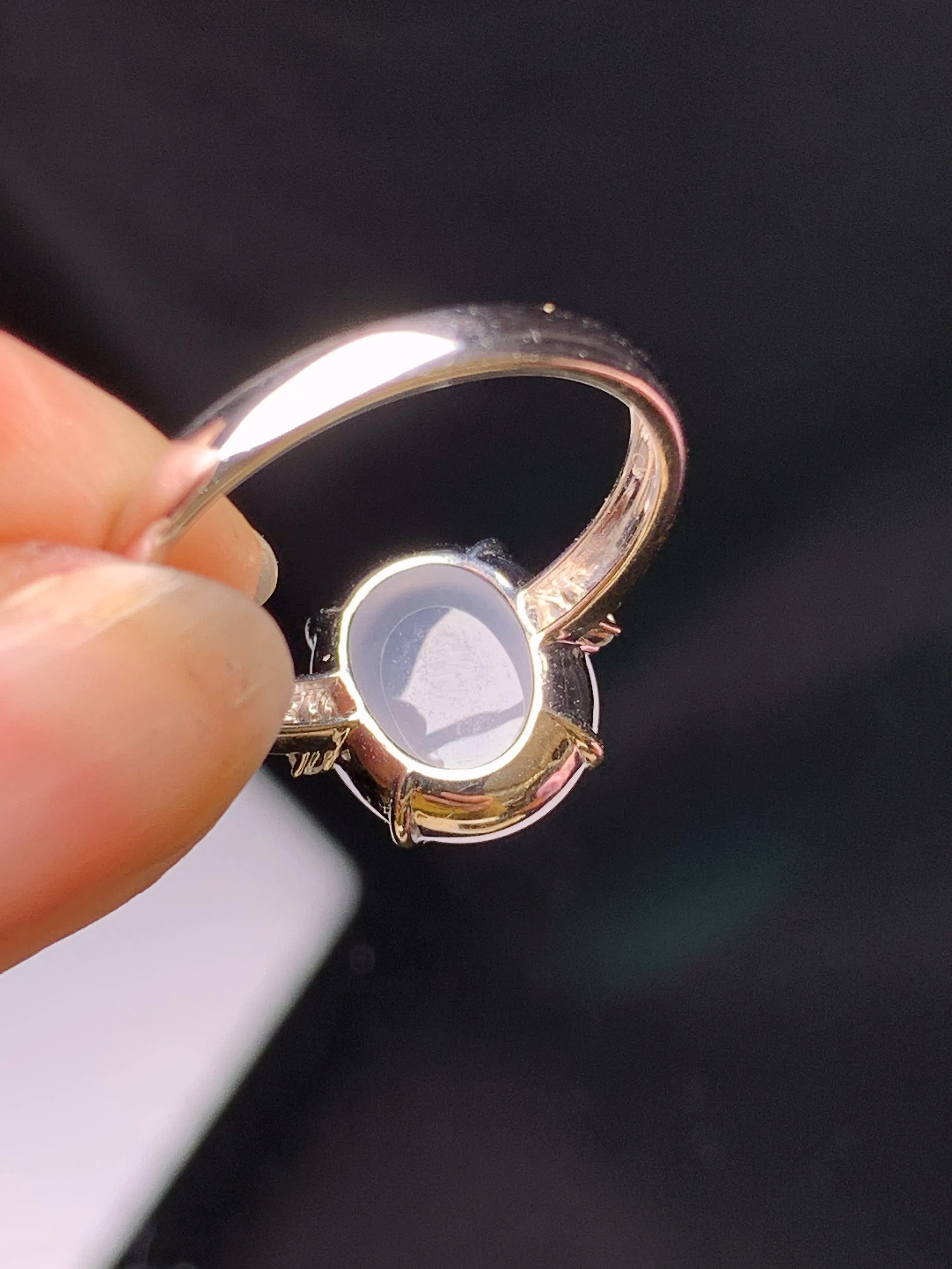 18k金钻镶嵌冰种蛋面戒指 玉质细腻 色泽艳丽清新 圈口14 整体尺寸11.5*9.6*6.3