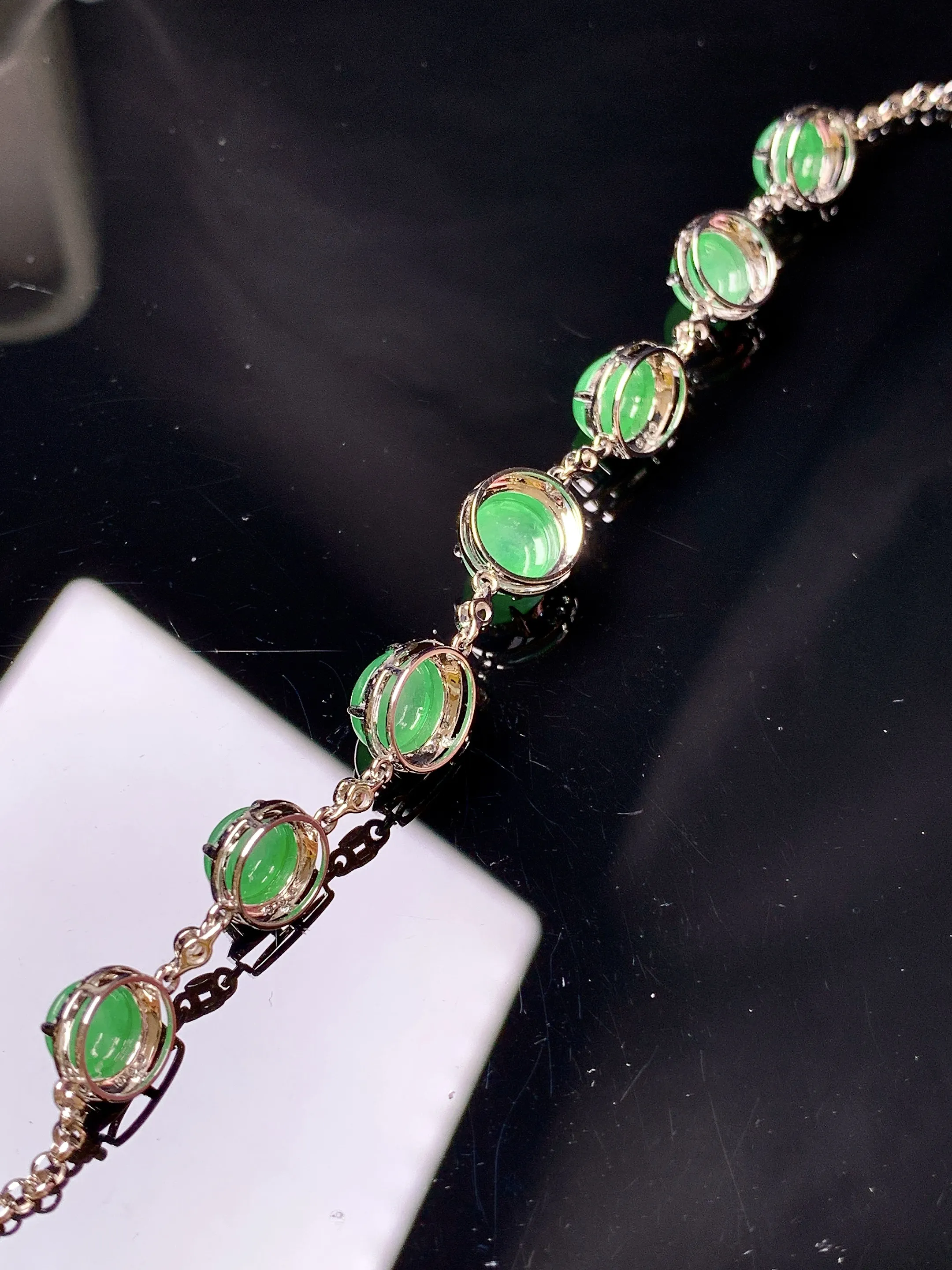 18k金钻镶嵌满绿蛋面手链 玉质细腻 色泽艳丽清新 整体尺寸93*7.8*6