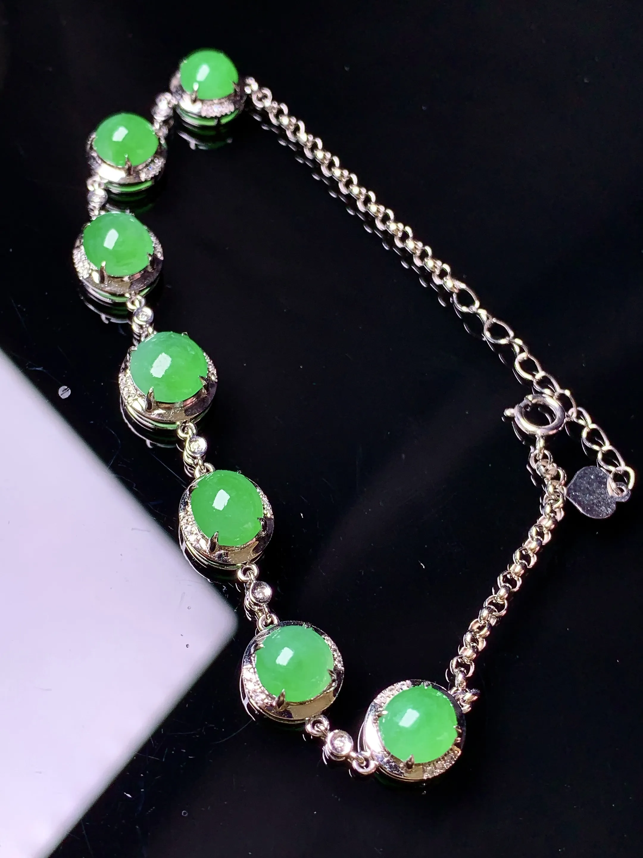 18k金钻镶嵌满绿蛋面手链 玉质细腻 色泽艳丽清新 整体尺寸93*7.8*6