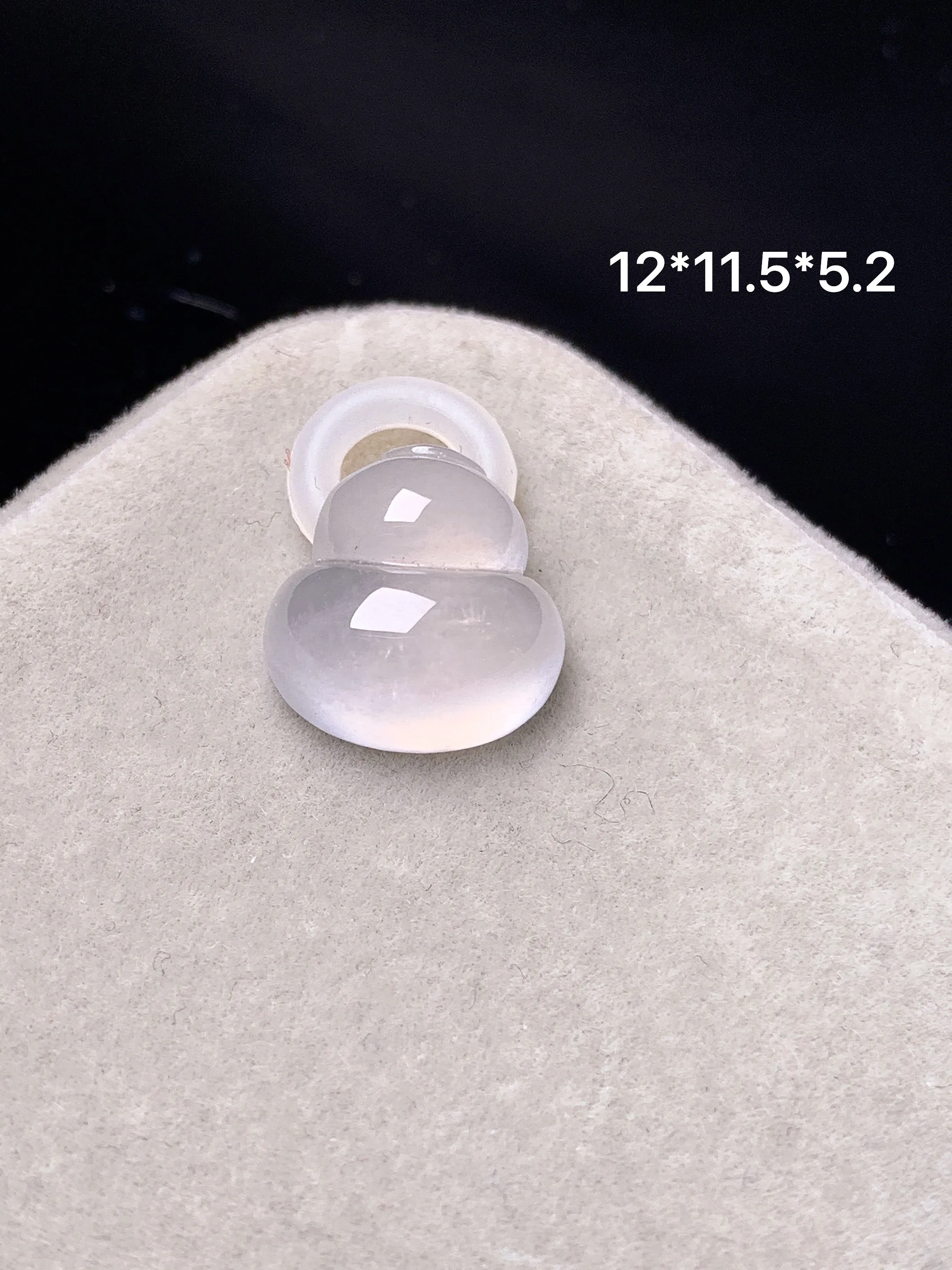 镶嵌款 冰种葫芦吊坠 玉质细腻 色泽艳丽清新 整体尺寸12*11.5*5.2