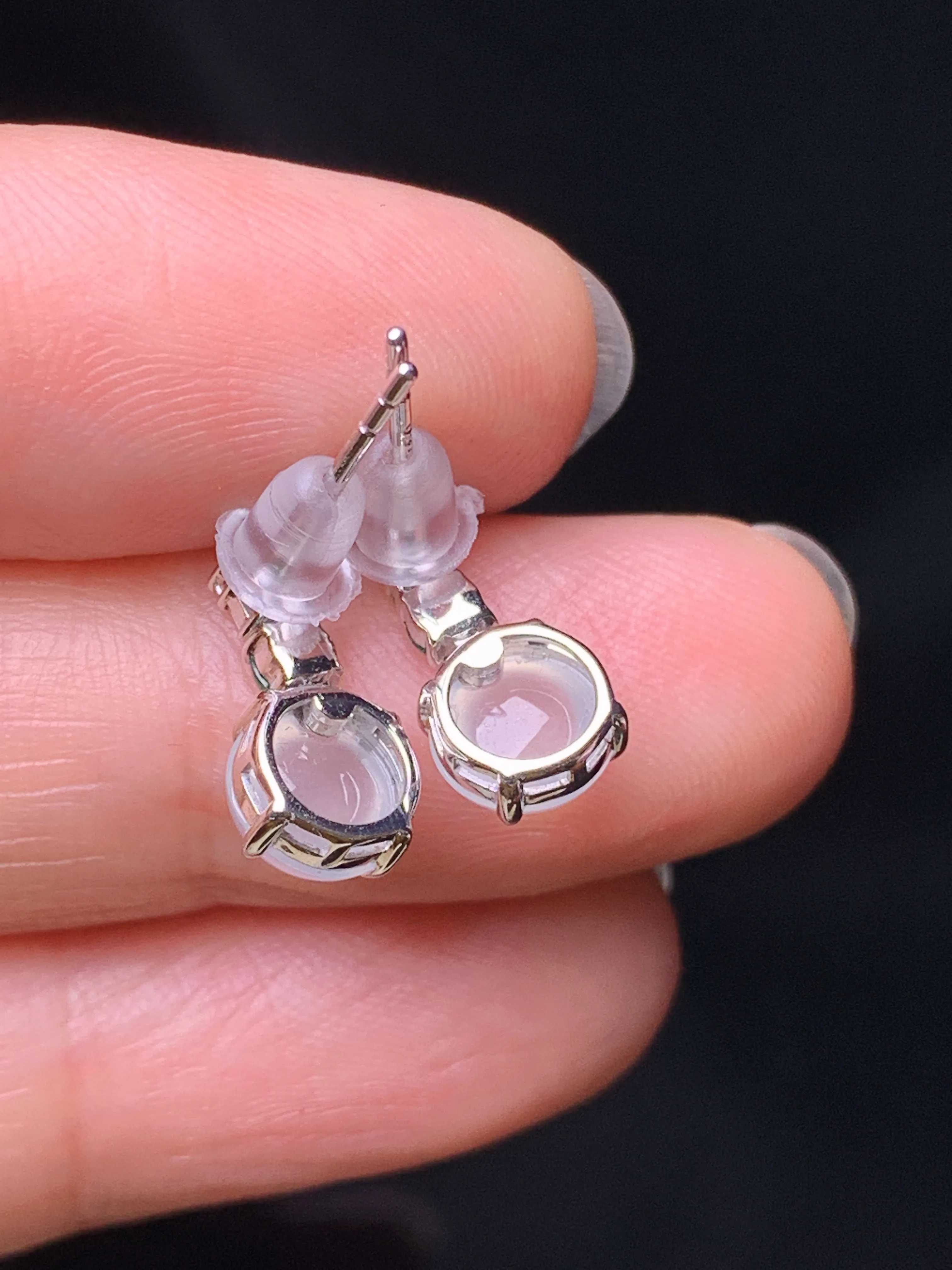 18k金钻镶嵌冰种蛋面耳钉 玉质细腻 色泽艳丽清新 整体尺寸12*6.3*5