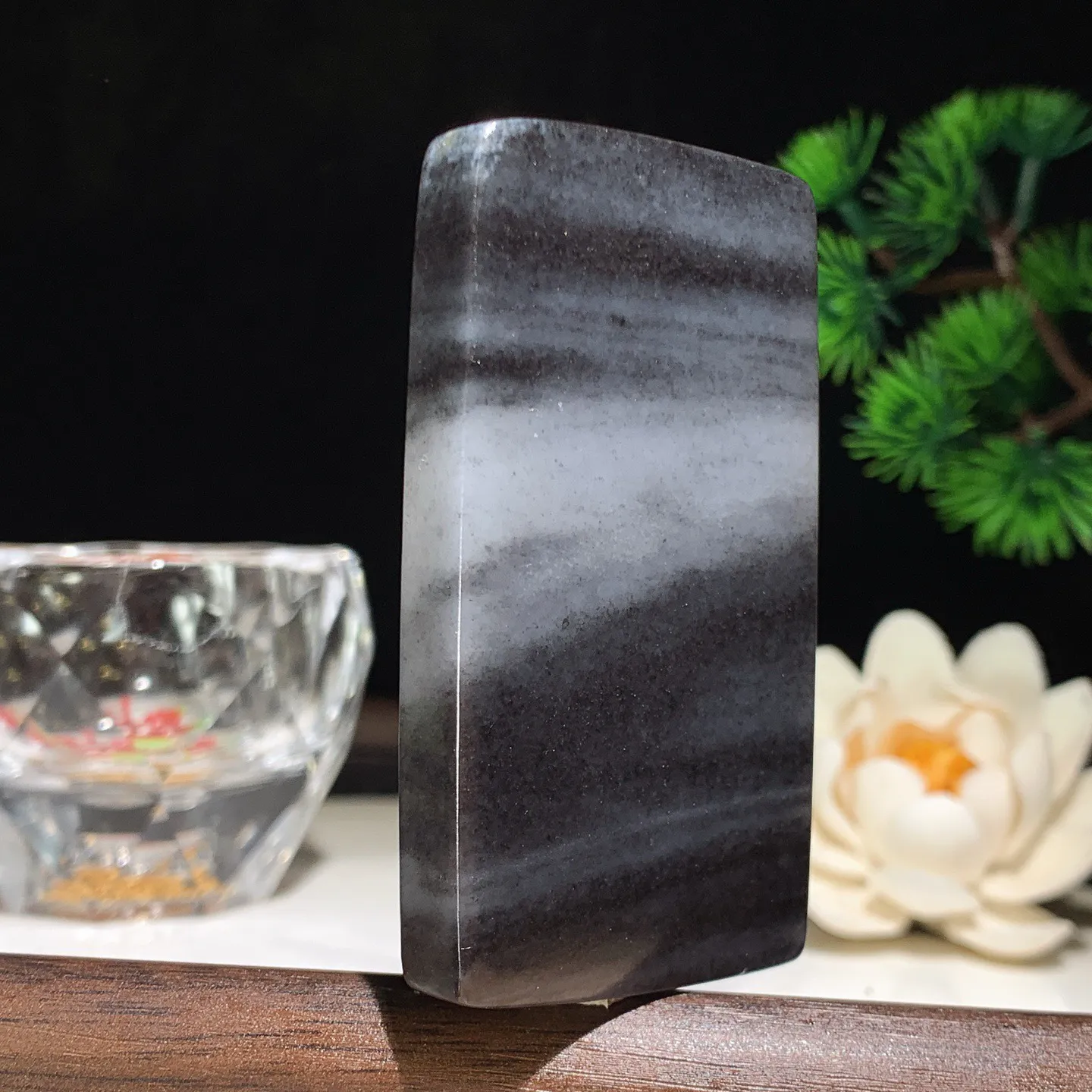 新疆和田玉籽料青花平安无事牌挂件 尺寸69/38/10重76克。玉质细腻油润。手推出油。佩戴高端典雅。lt260207