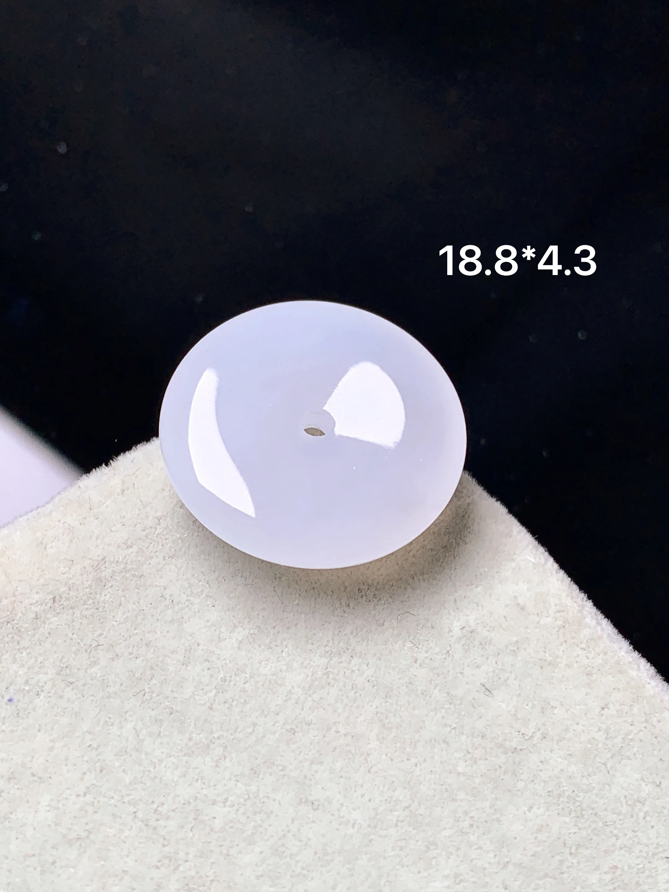 冰种平安扣吊坠 玉质细腻 色泽艳丽清新 整体尺寸18.8*4.3