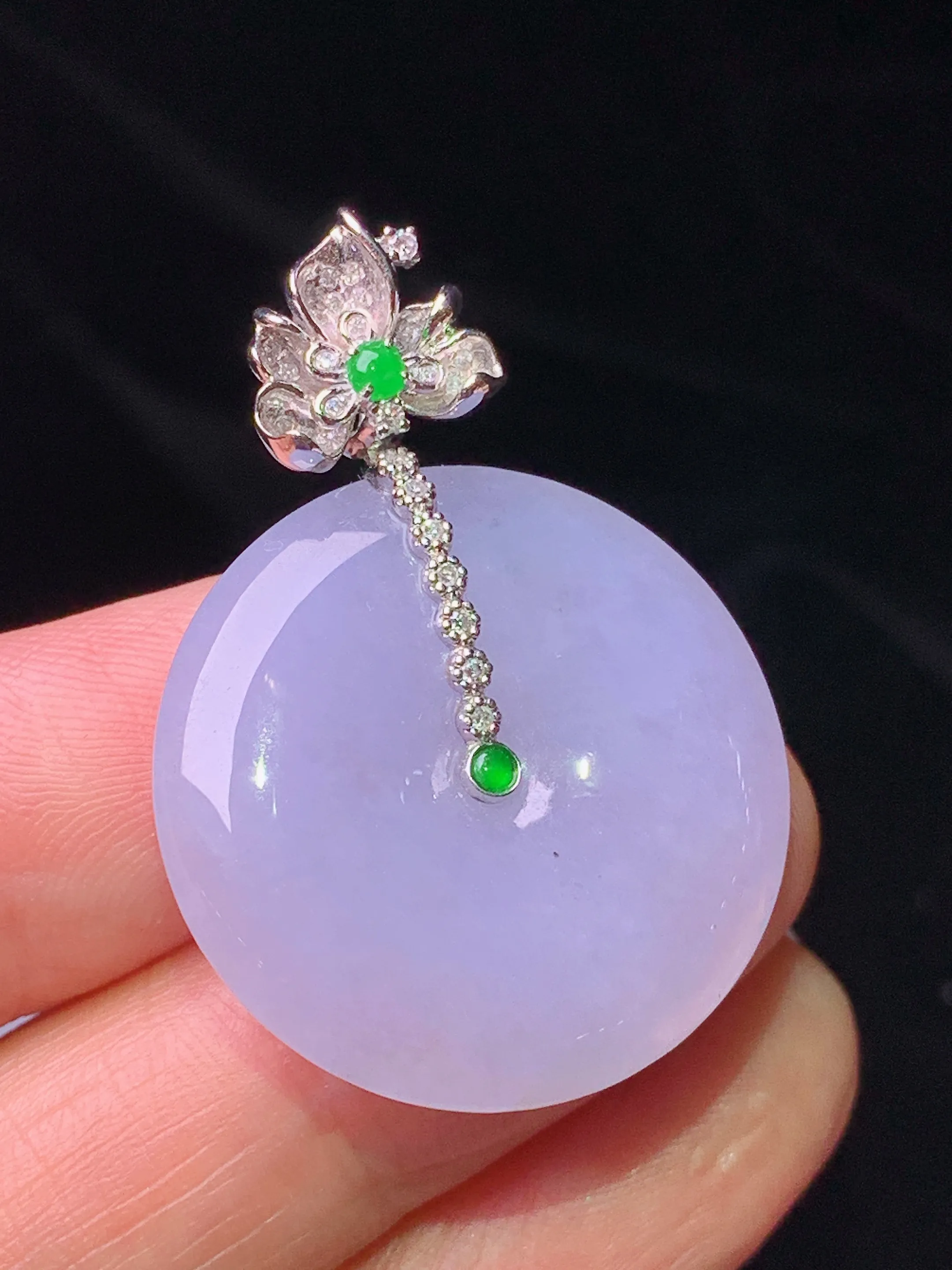 18k金钻镶嵌紫罗兰平安扣吊坠 玉质细腻 色泽艳丽清新 整体尺寸35.5*25.3*5.5