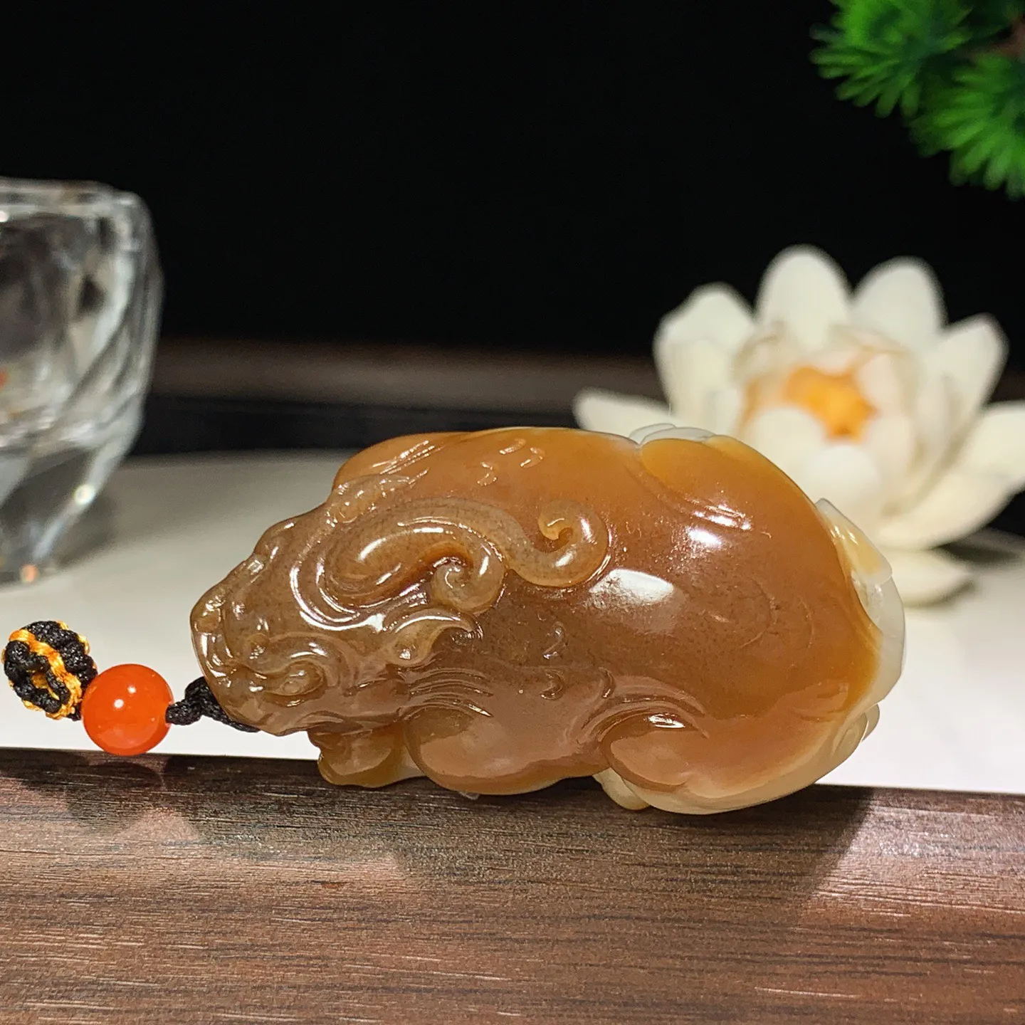 新疆和田玉且末糖招财进宝貔貅挂件 尺寸48/27/19重39.5克。玉质细腻油润。手推出油。佩戴高端典雅。lt260207