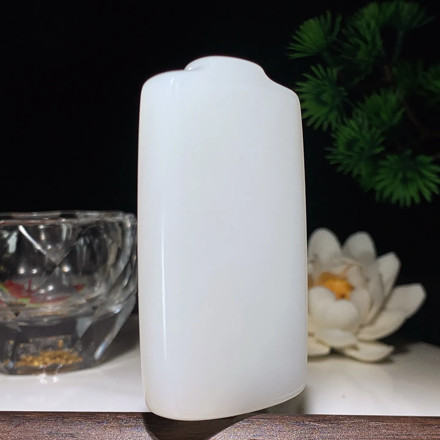 新疆和田玉白玉羊脂白平安无事牌挂件 尺寸69/39/11重76克。玉质细腻油润。手推出油。佩戴高端典雅。lt260207