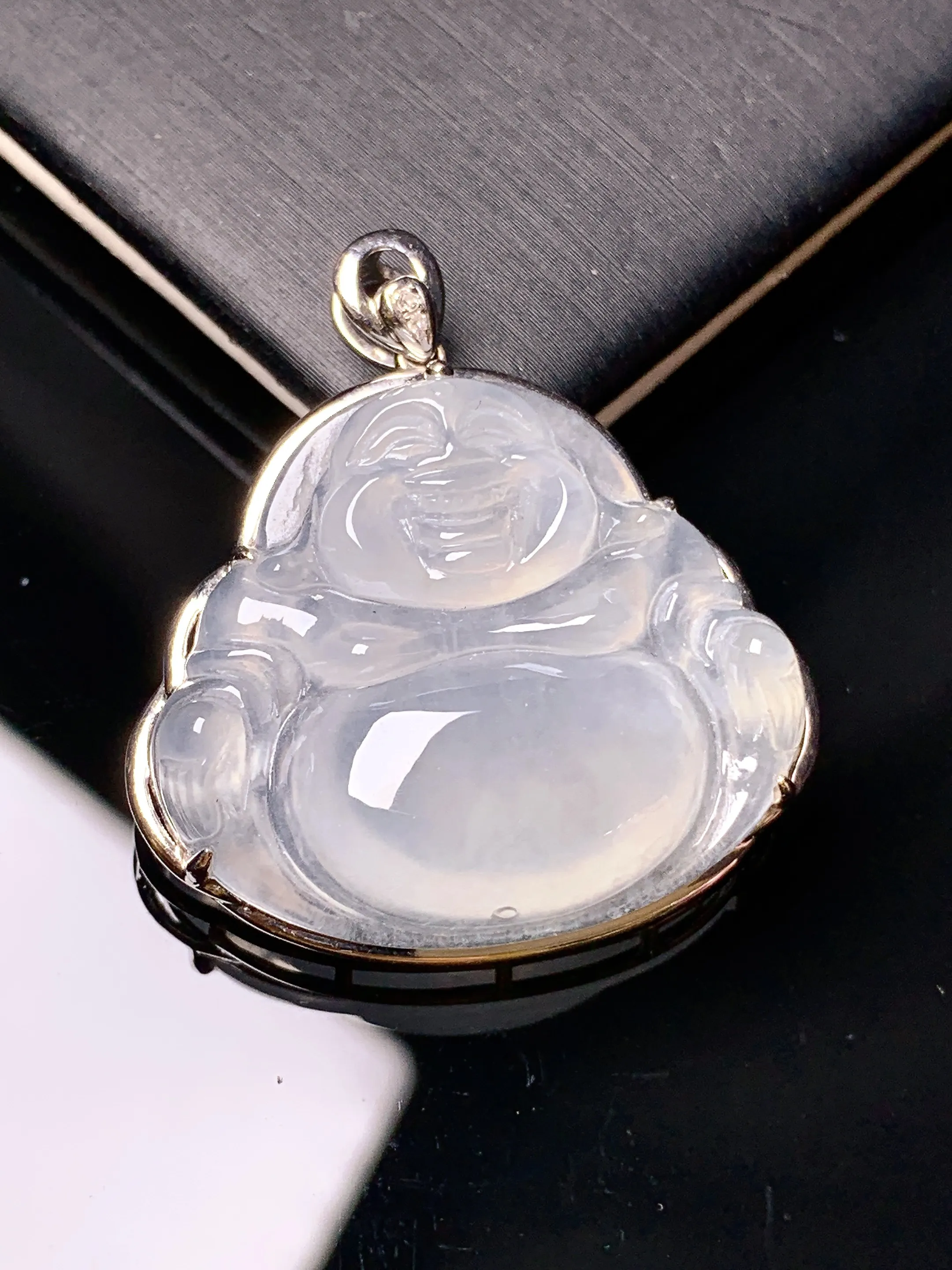 18k金镶嵌冰种佛公吊坠 玉质细腻 色泽艳丽清新 整体尺寸33*30*8.3