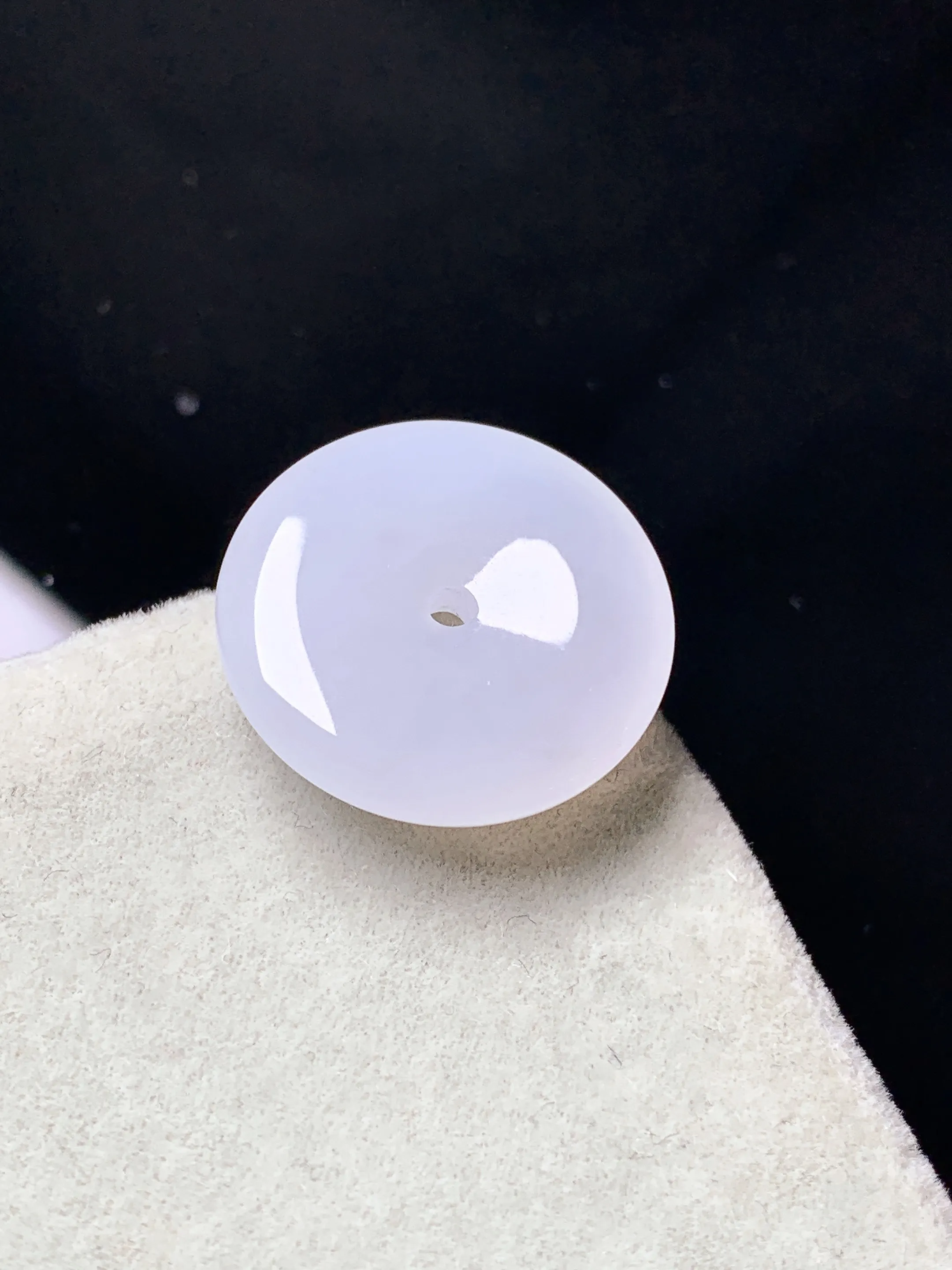 冰种平安扣吊坠 玉质细腻 色泽艳丽清新 整体尺寸18.8*4.3