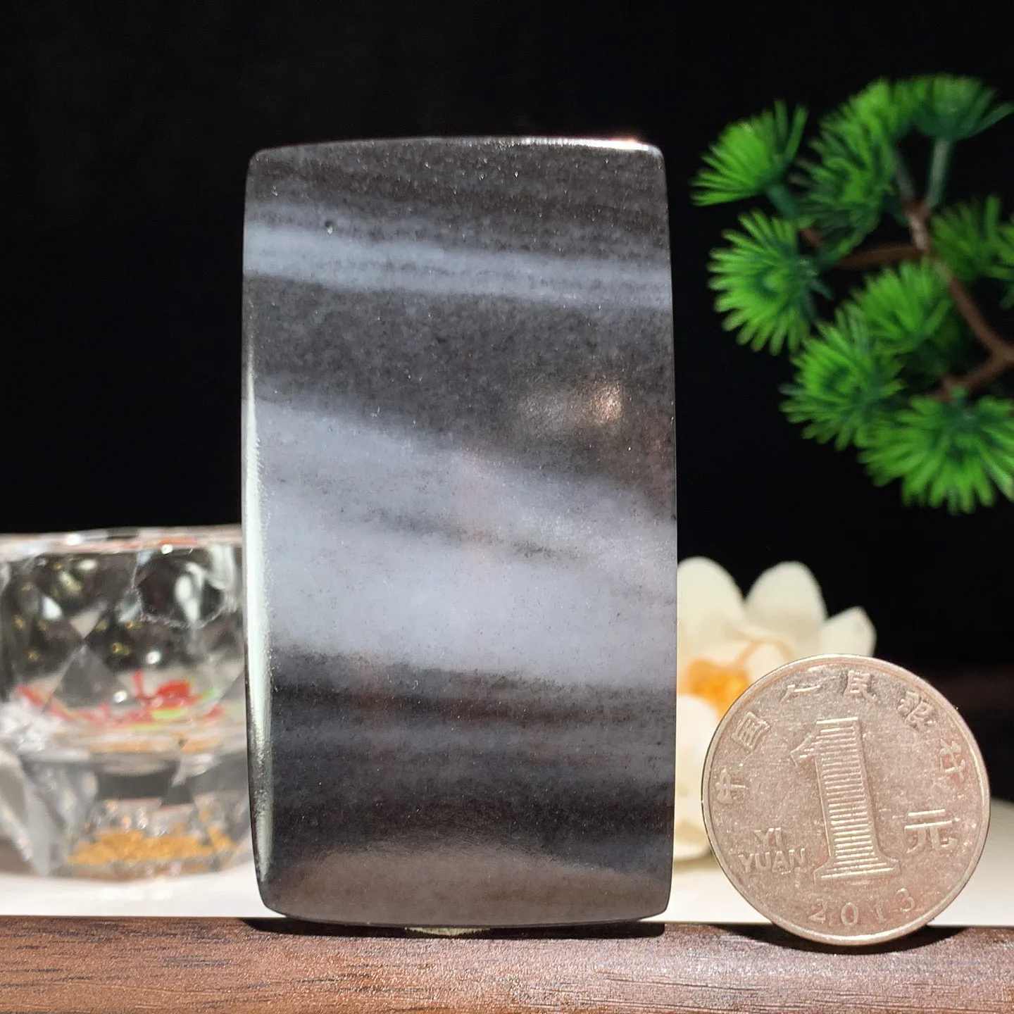 新疆和田玉籽料青花平安无事牌挂件 尺寸69/38/10重76克。玉质细腻油润。手推出油。佩戴高端典雅。lt260207