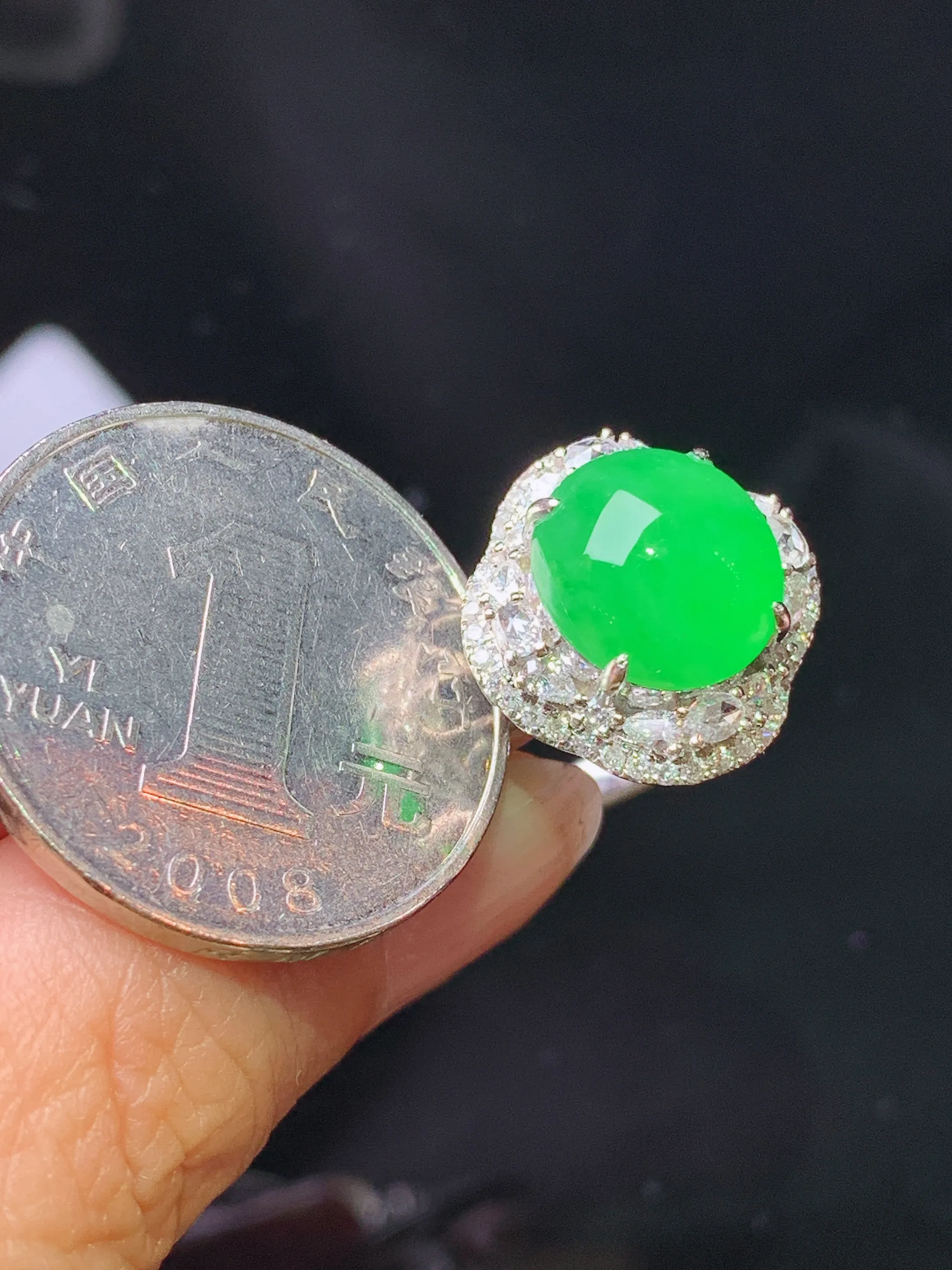 18k金钻镶嵌满绿蛋面戒指  玉质细腻 色泽艳丽清新 圈口15 整体尺寸16.5*16.2*13.3