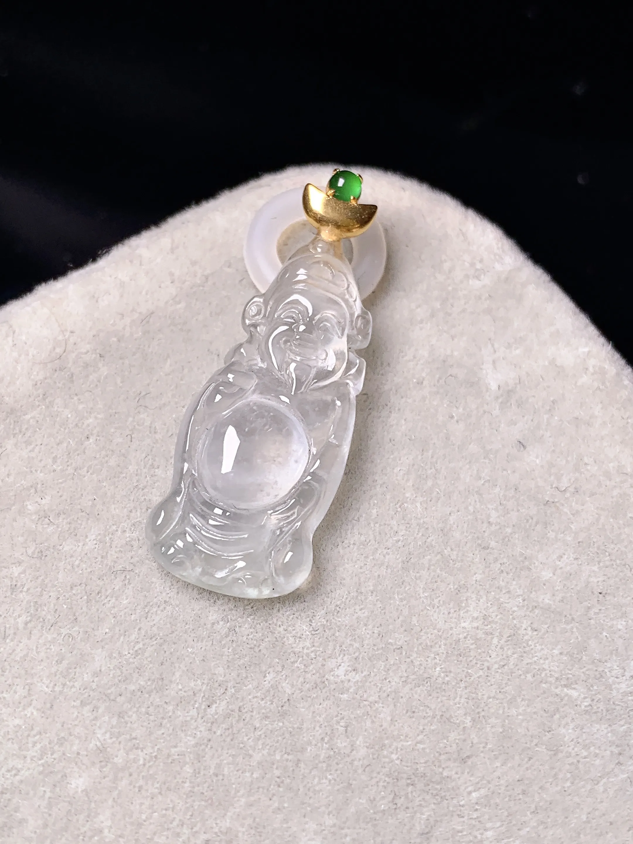 18k金镶嵌冰种财神吊坠 玉质细腻 色泽艳丽清新 整体尺寸27.5*10*4.2