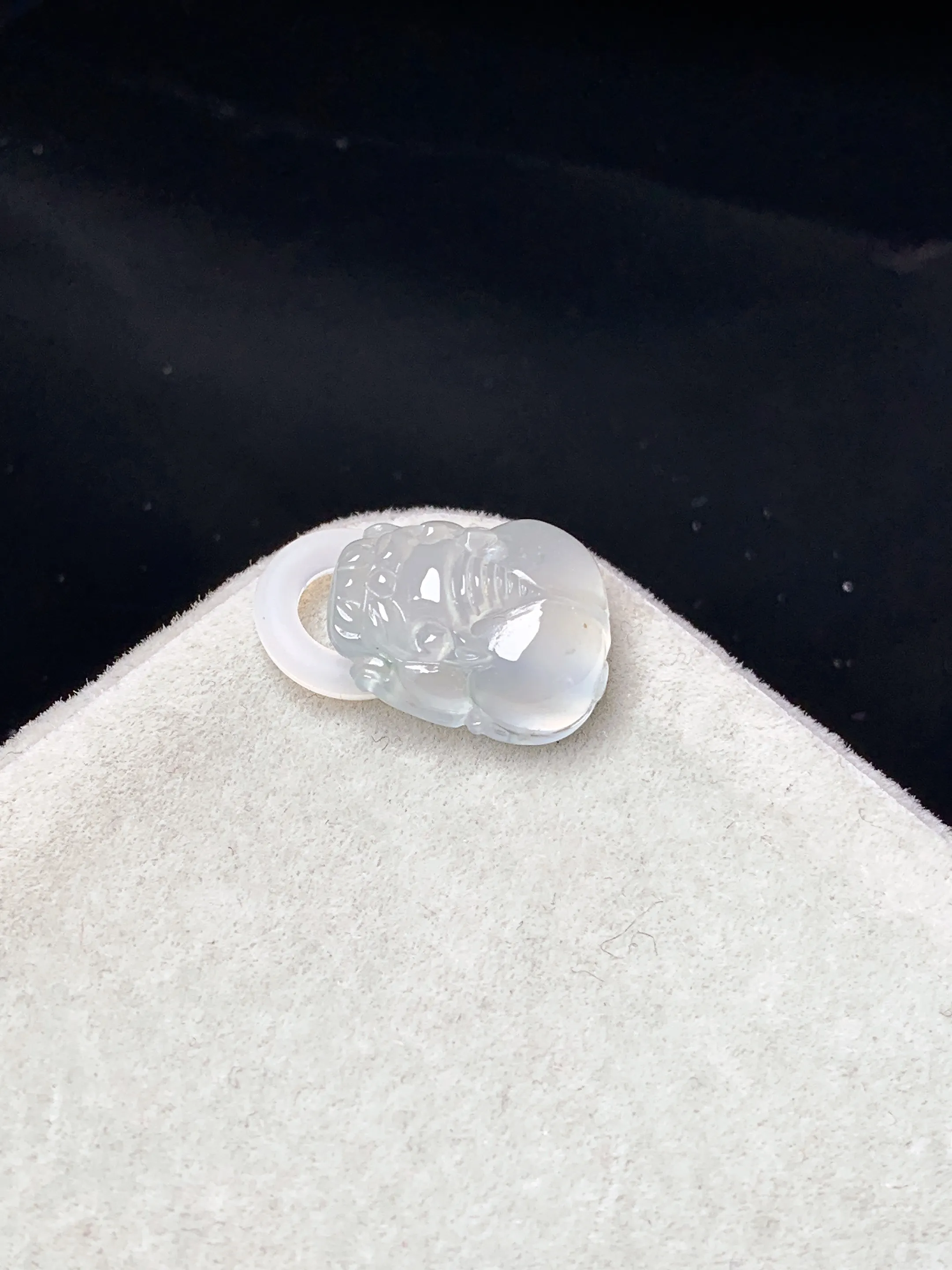 镶嵌款 冰种貔貅吊坠 玉质细腻 色泽艳丽清新 整体尺寸13.6*11.2*5.8