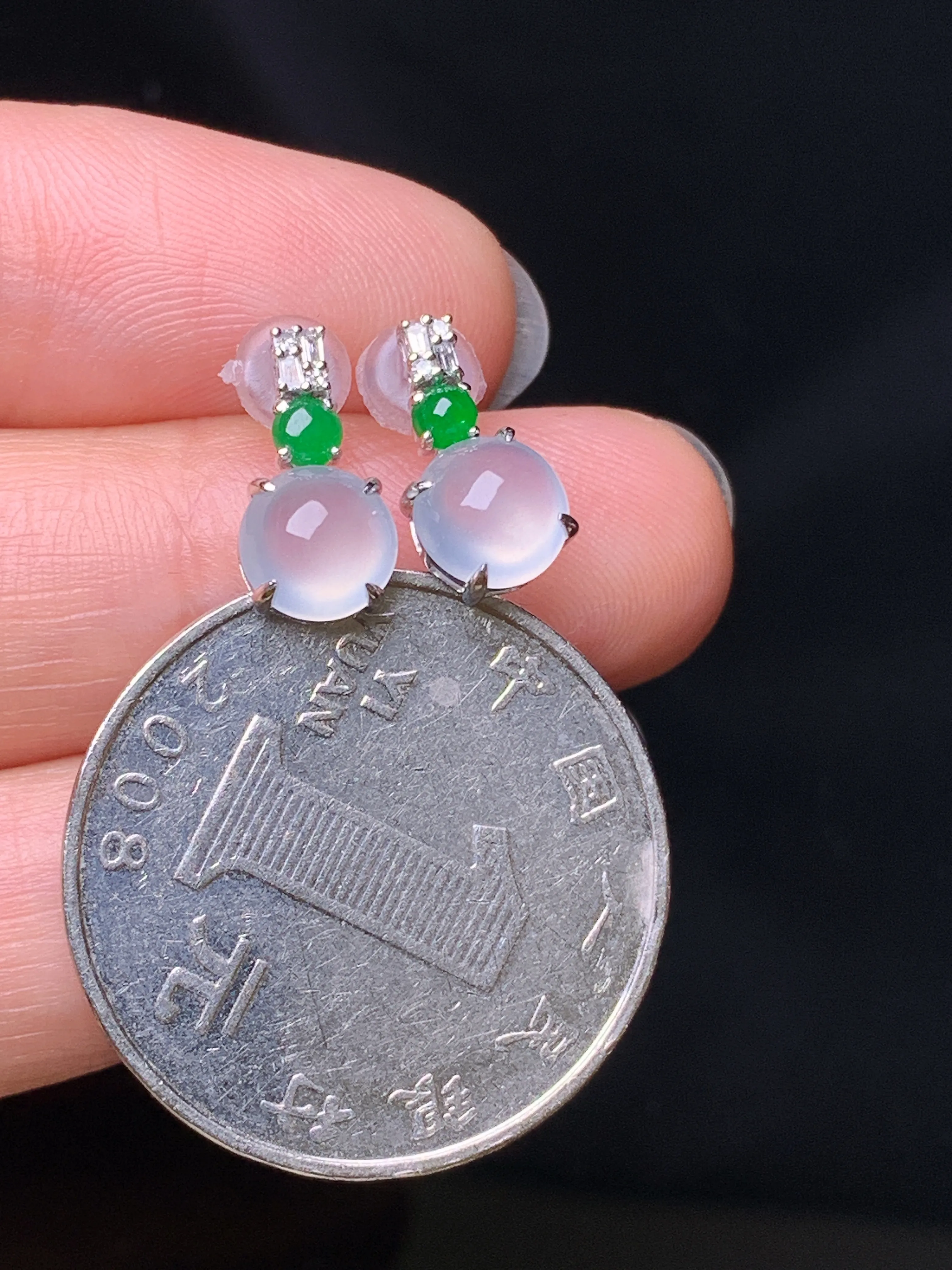 18k金钻镶嵌冰种蛋面耳钉 玉质细腻 色泽艳丽清新 整体尺寸12*6.3*5