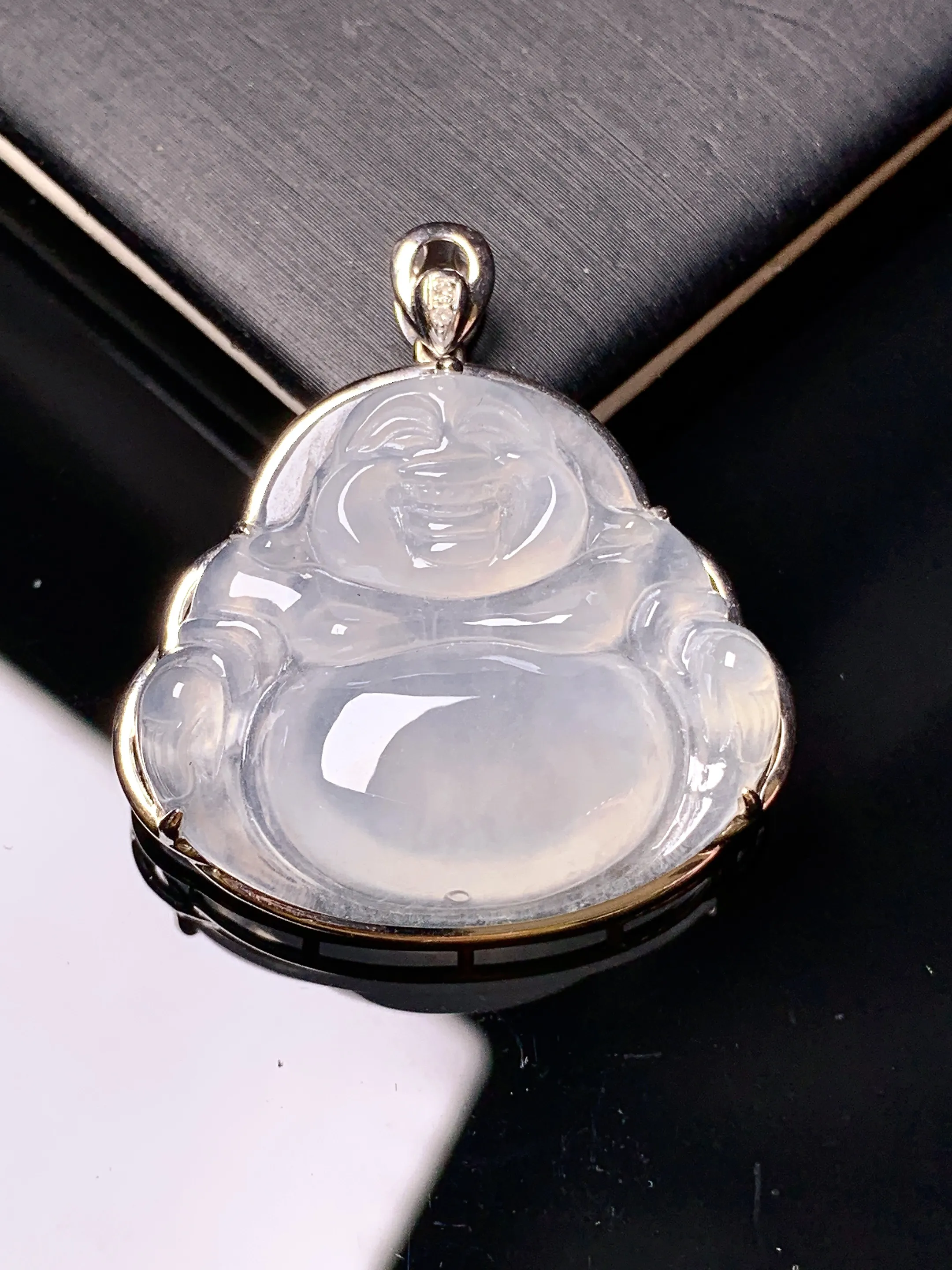 18k金镶嵌冰种佛公吊坠 玉质细腻 色泽艳丽清新 整体尺寸33*30*8.3