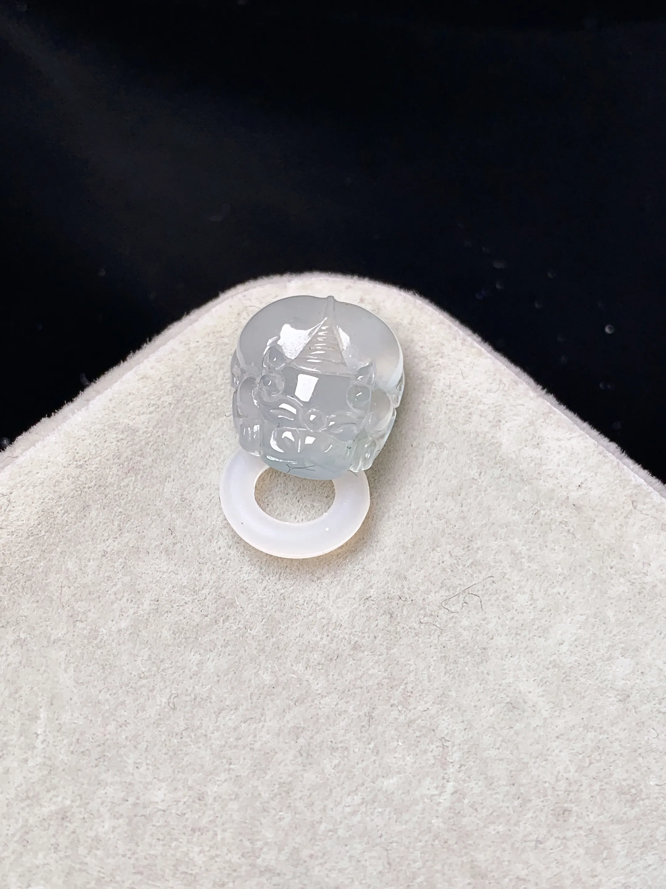 镶嵌款 冰种貔貅吊坠 玉质细腻 色泽艳丽清新 整体尺寸13.6*11.2*5.8