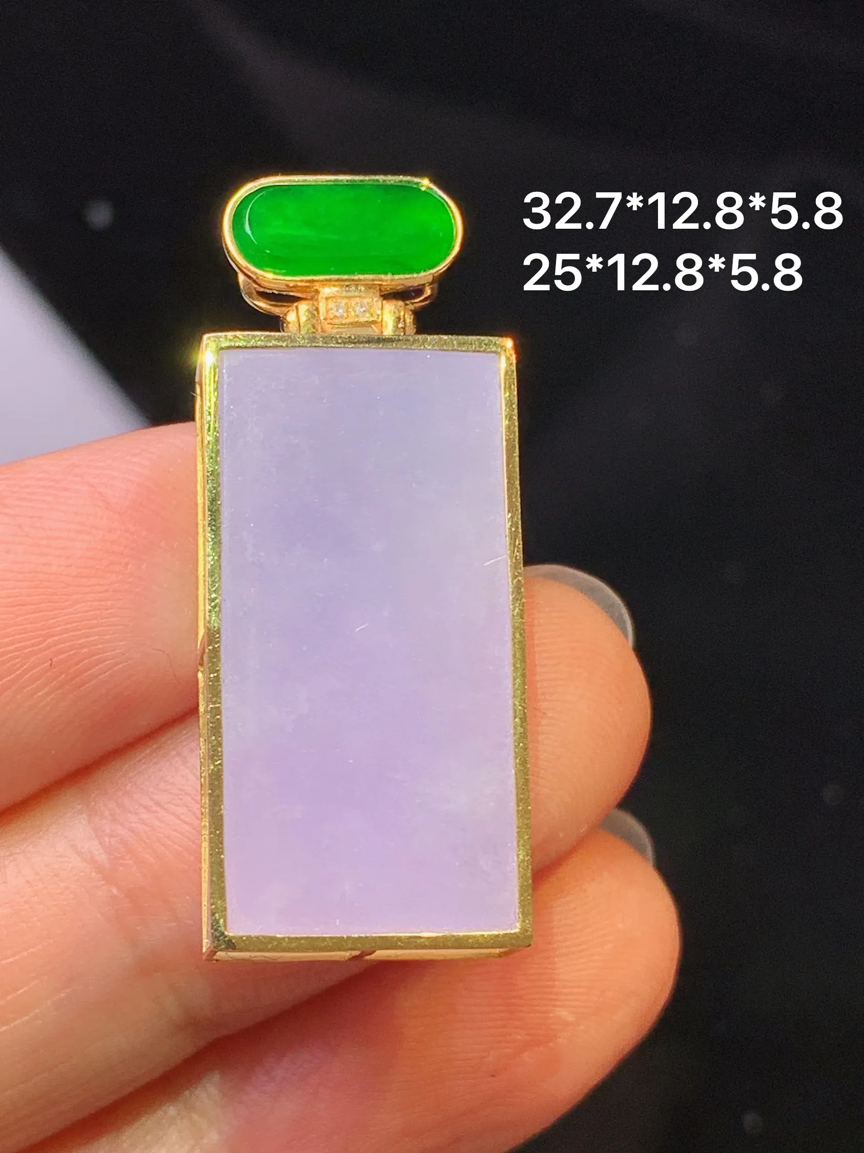 18k金镶嵌紫罗兰无事牌吊坠 玉质细腻 色泽艳丽清新 整体尺寸32.7*12.8*5.8