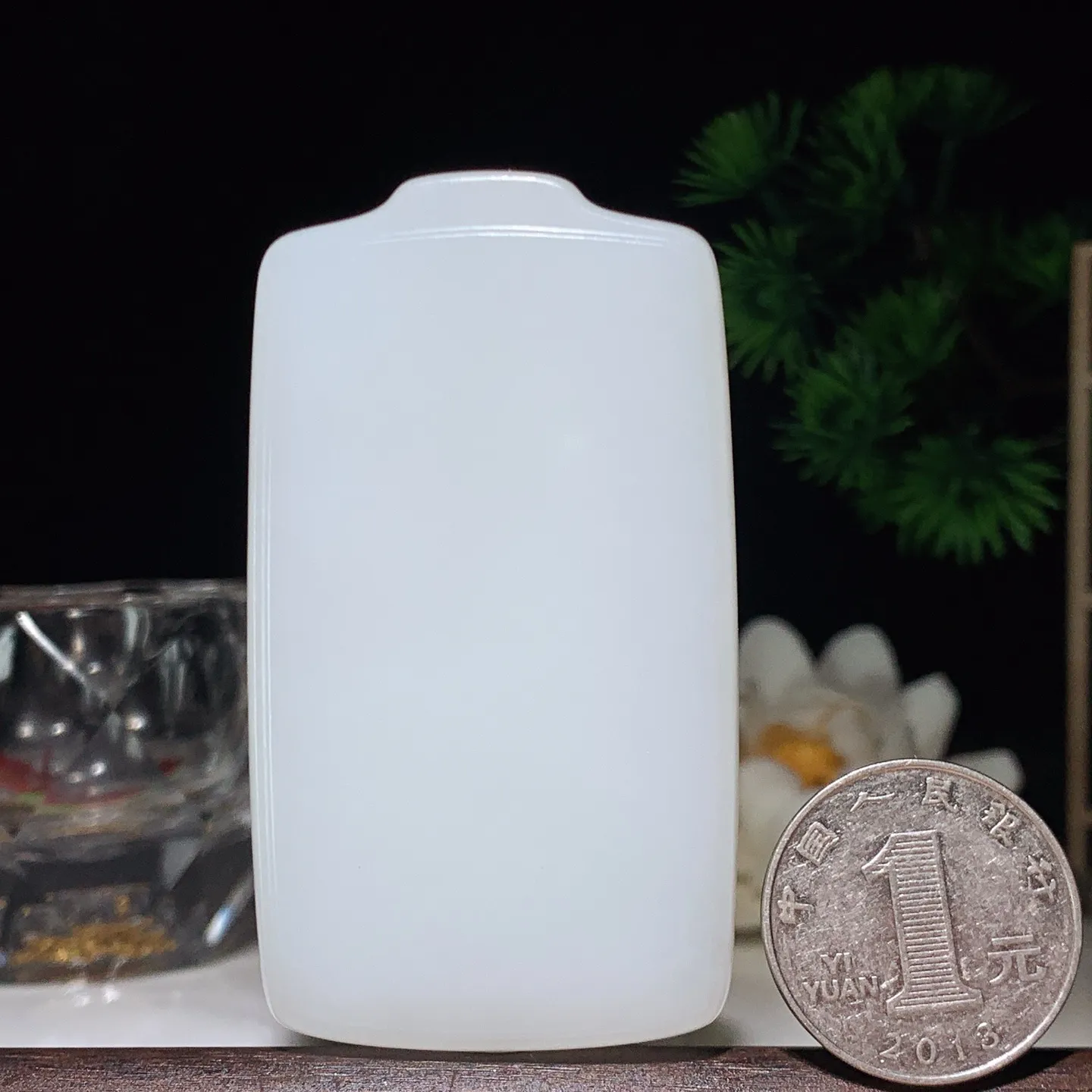 新疆和田玉白玉羊脂白平安无事牌挂件 尺寸69/39/11重76克。玉质细腻油润。手推出油。佩戴高端典雅。lt260207