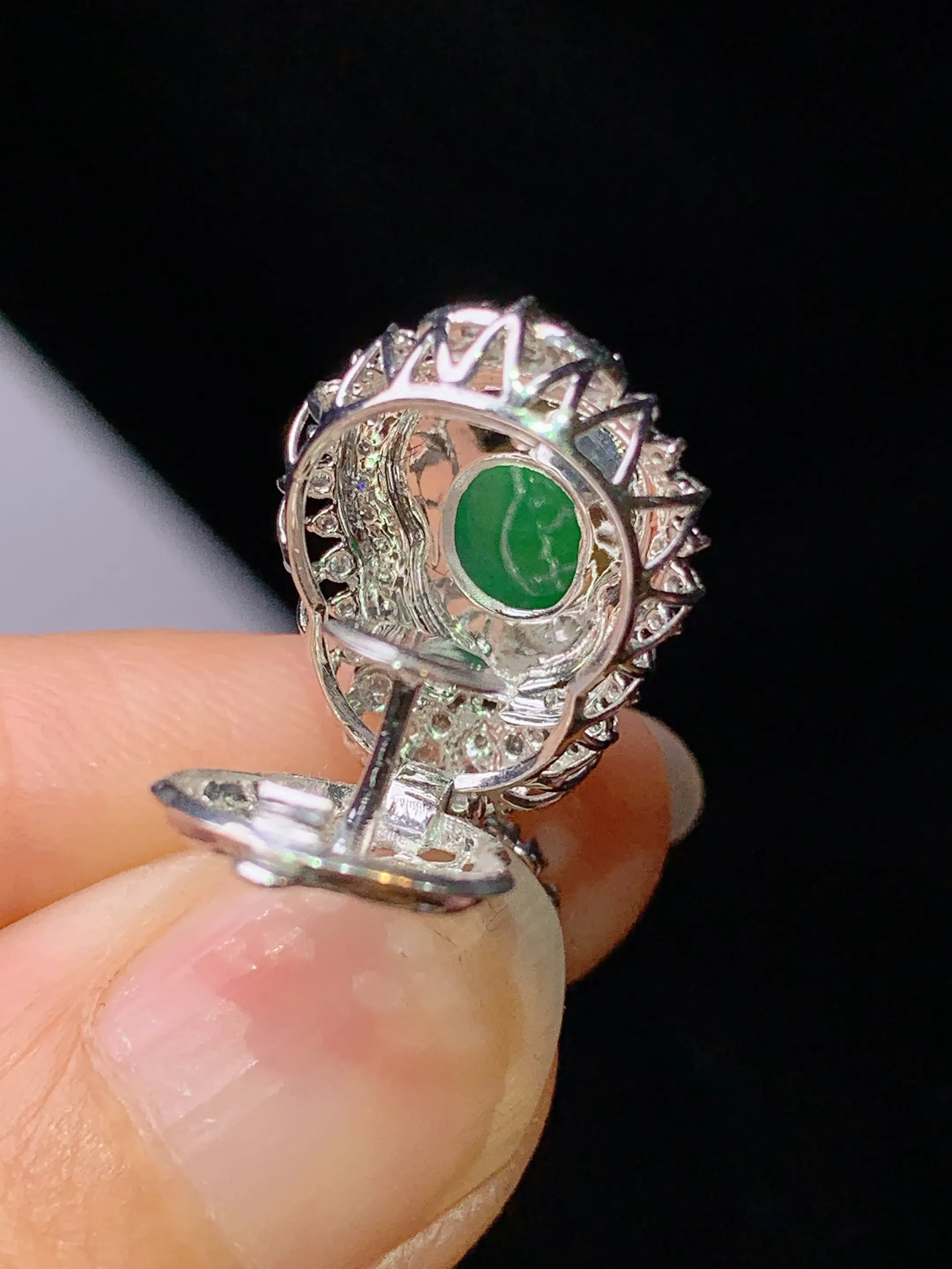 18k金钻镶嵌翠绿葫芦吊坠 玉质细腻 色泽艳丽清新 整体尺寸24.8*13.3*10.2