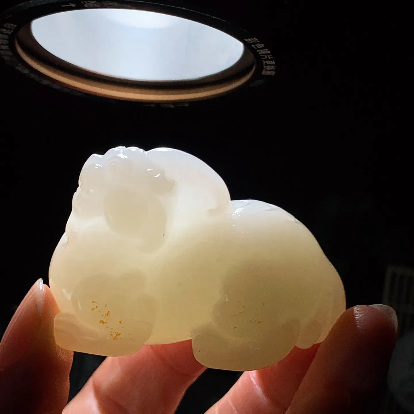 新疆和田玉白玉羊脂白招财进宝貔貅挂件 尺寸49/28/33重58.4克。玉质细腻油润。手推出油。佩戴高端典雅。lt260207