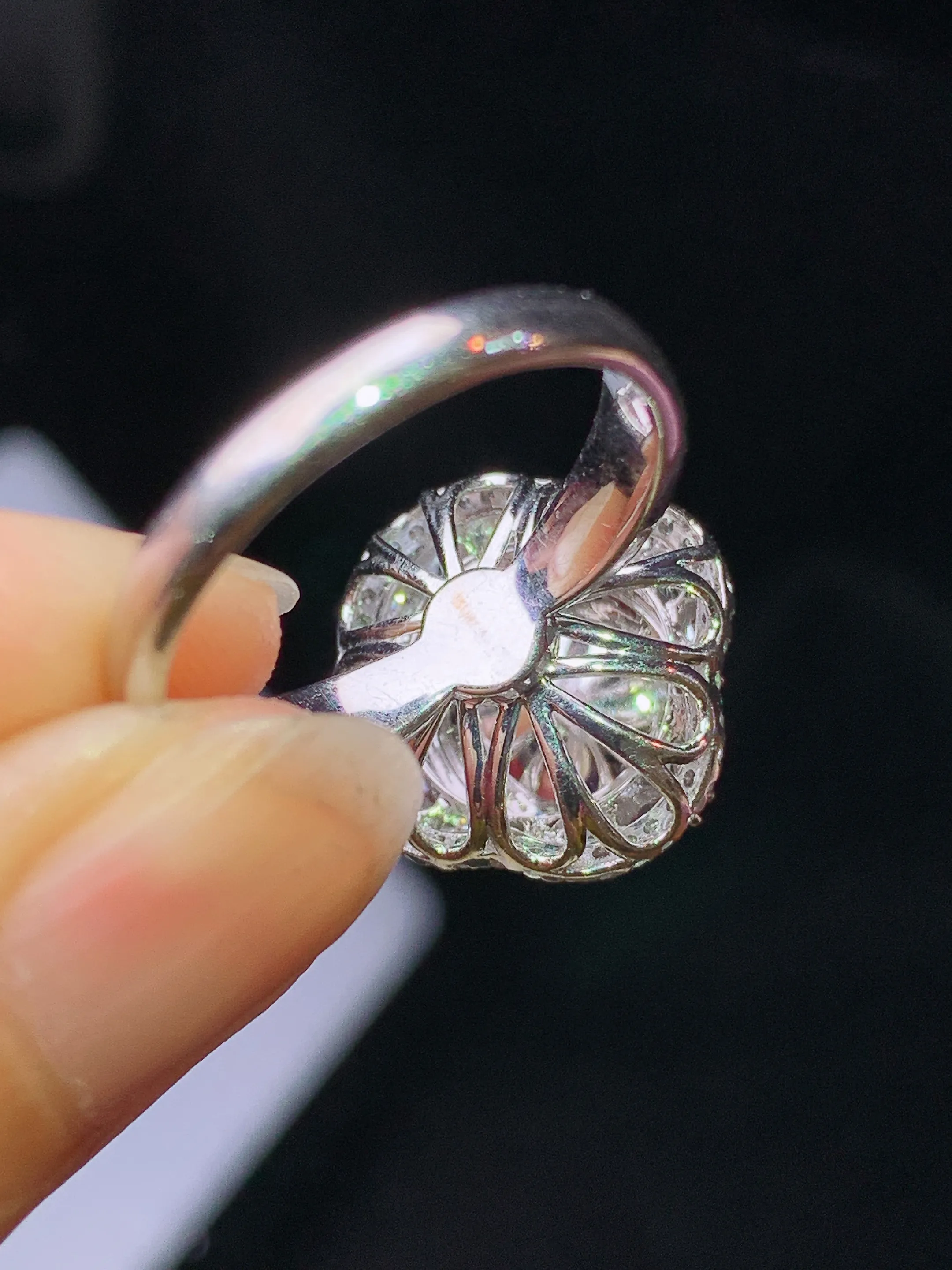 18k金钻镶嵌满绿蛋面戒指  玉质细腻 色泽艳丽清新 圈口15 整体尺寸16.5*16.2*13.3